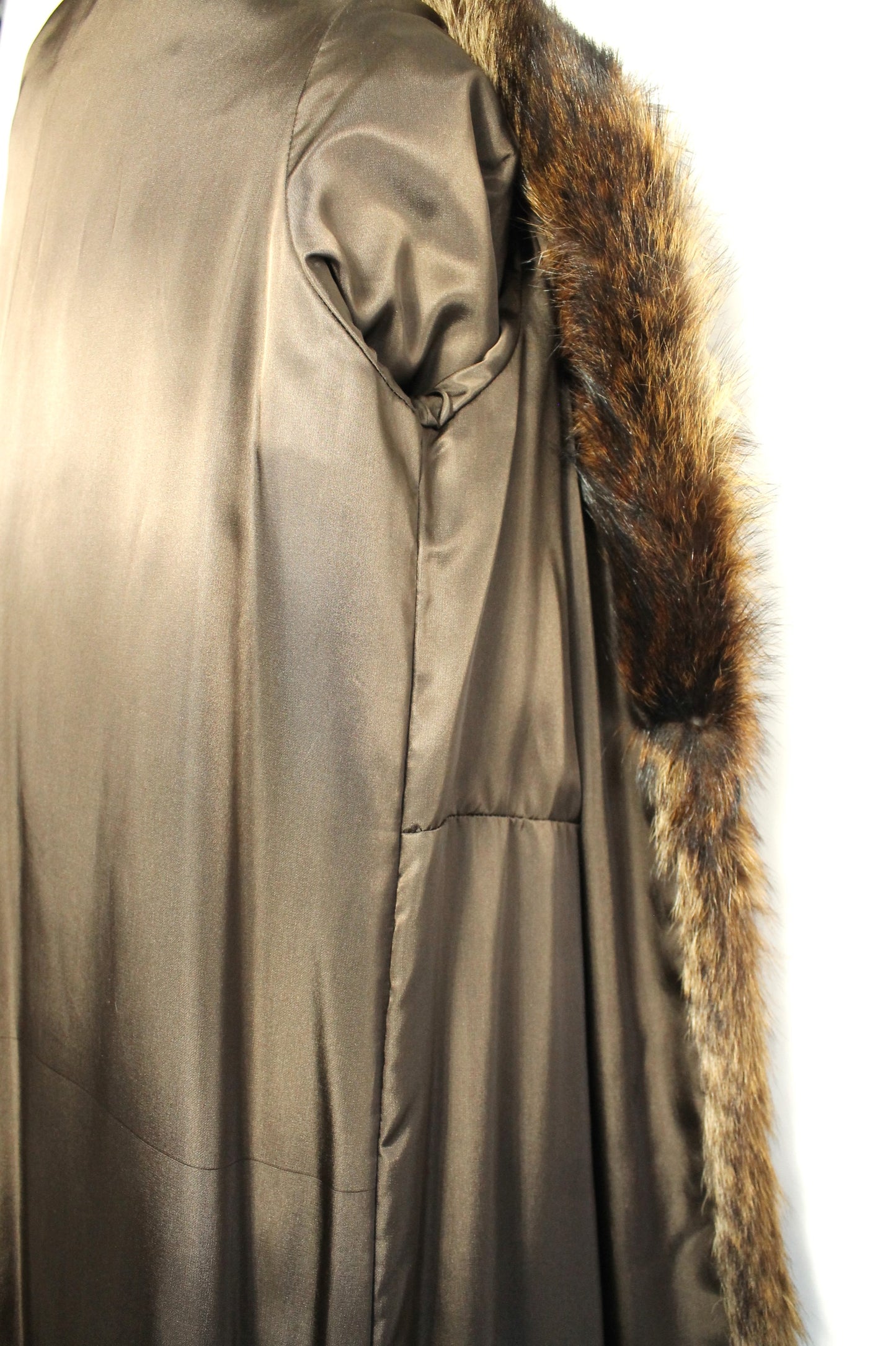 Luxurious Genuine Fur Coat – Timeless Elegance in Rich Brown Size L