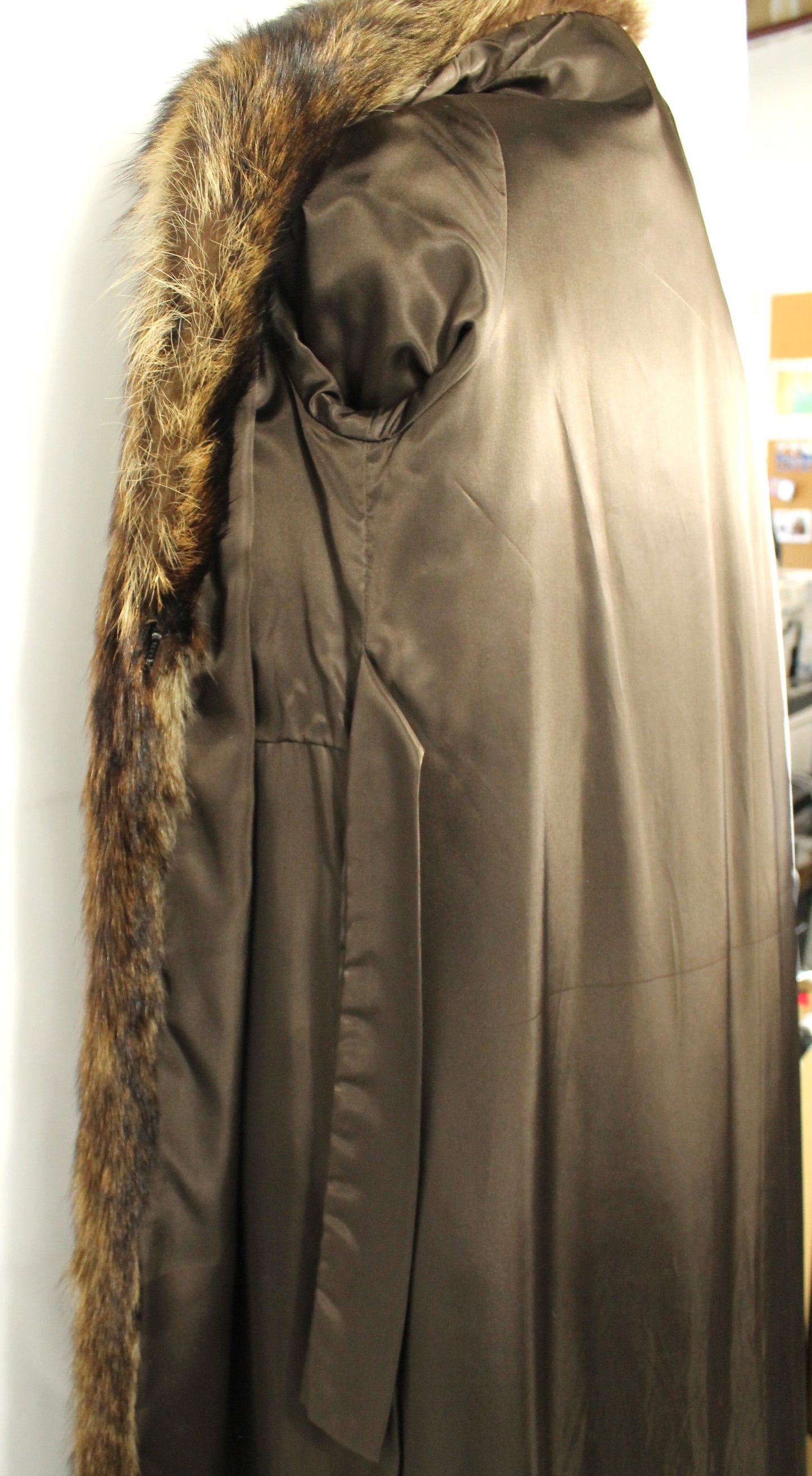 Luxurious Genuine Fur Coat – Timeless Elegance in Rich Brown Size L