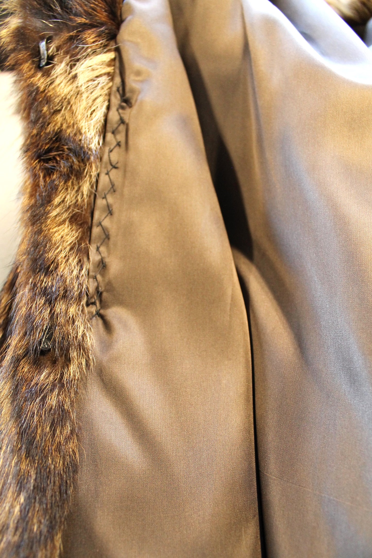Luxurious Genuine Fur Coat – Timeless Elegance in Rich Brown Size L