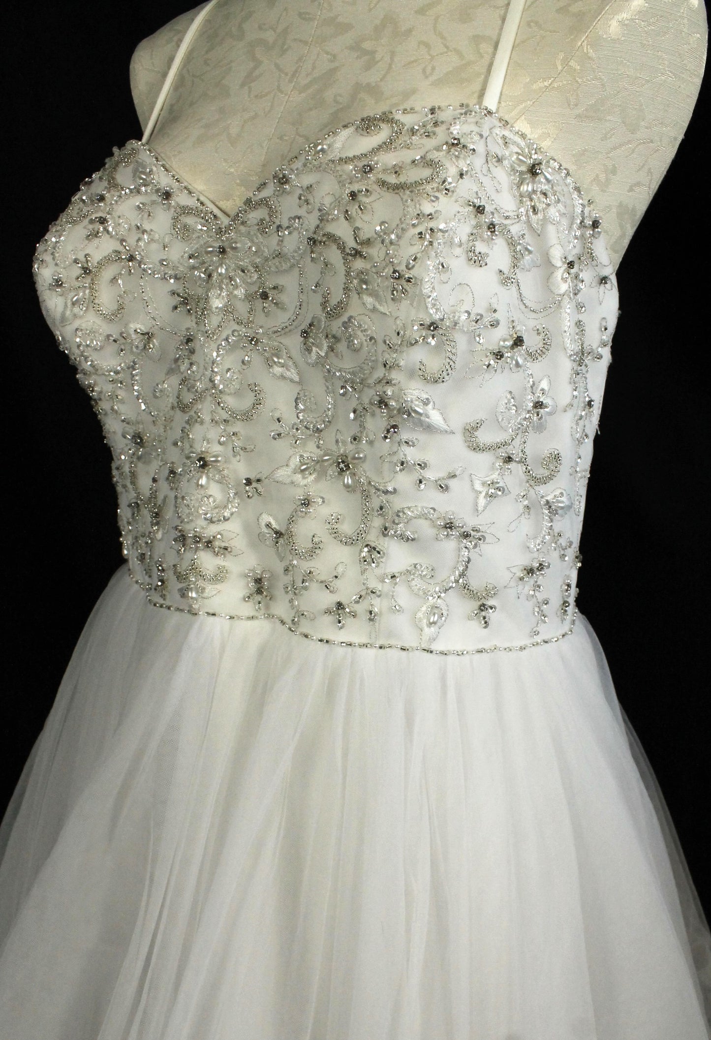 Elegant Alfred Angelo Wedding Dress – Size 22W, Beaded Bodice & Tulle Skirt