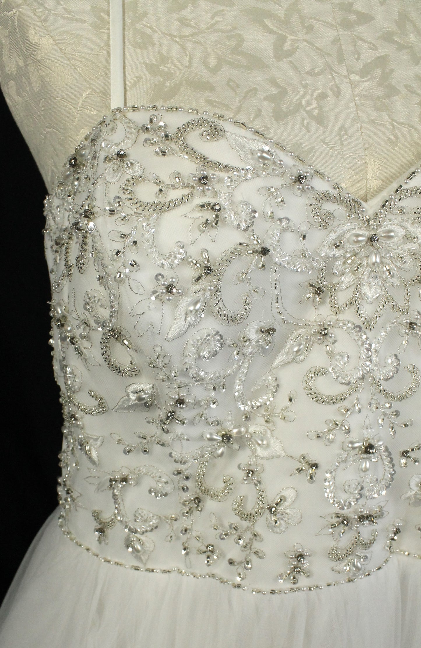 Elegant Alfred Angelo Wedding Dress – Size 22W, Beaded Bodice & Tulle Skirt