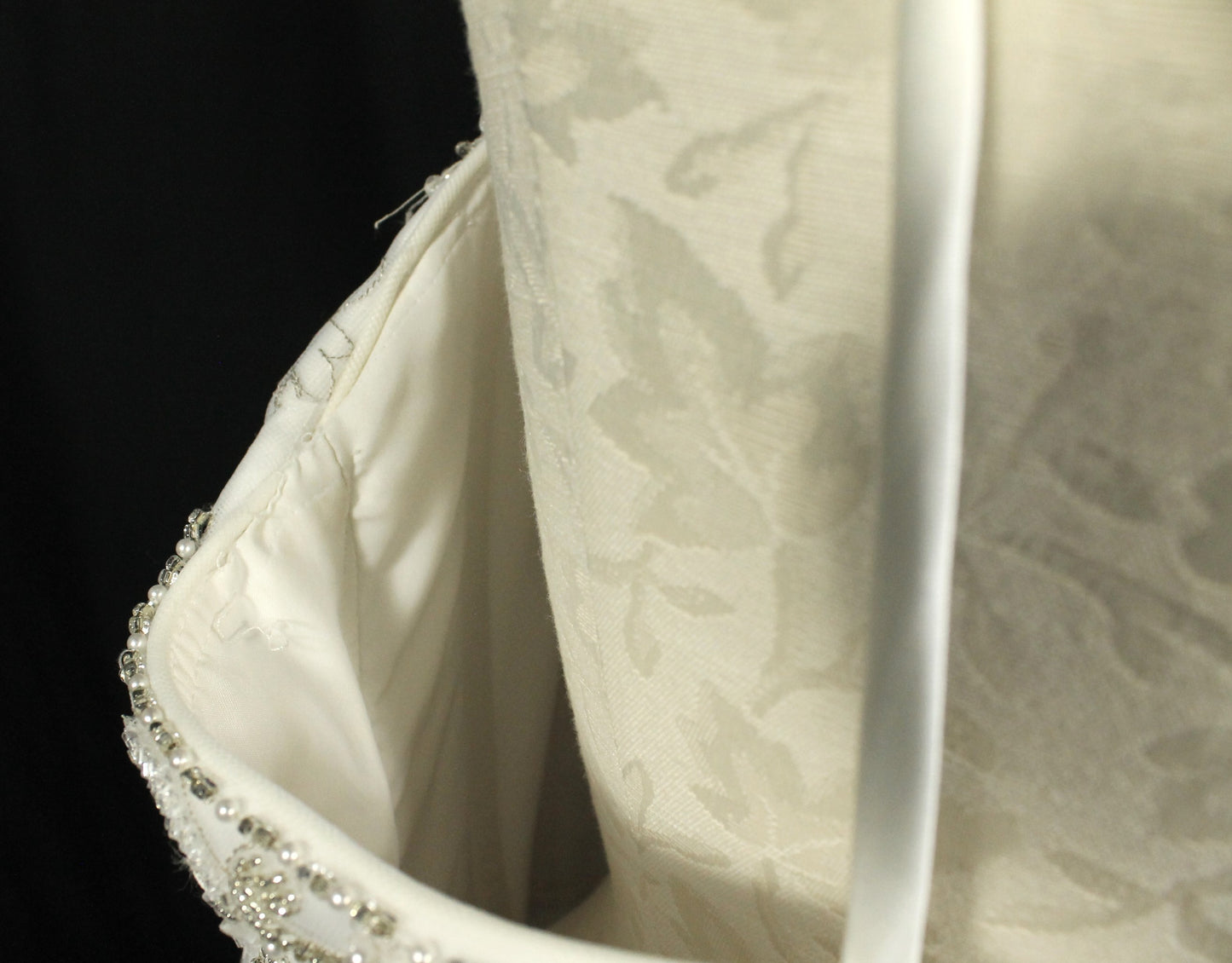 Elegant Alfred Angelo Wedding Dress – Size 22W, Beaded Bodice & Tulle Skirt