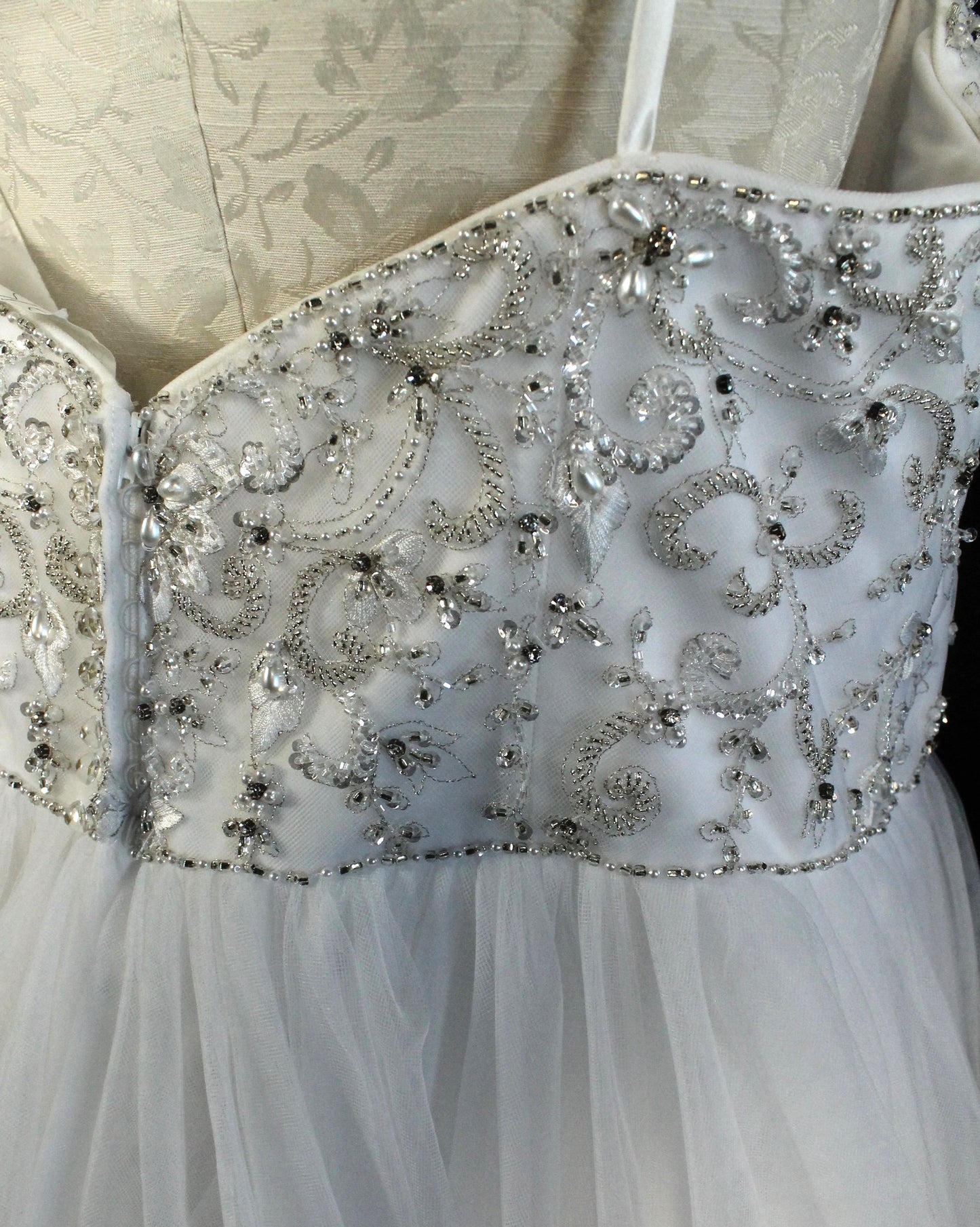 Elegant Alfred Angelo Wedding Dress – Size 22W, Beaded Bodice & Tulle Skirt
