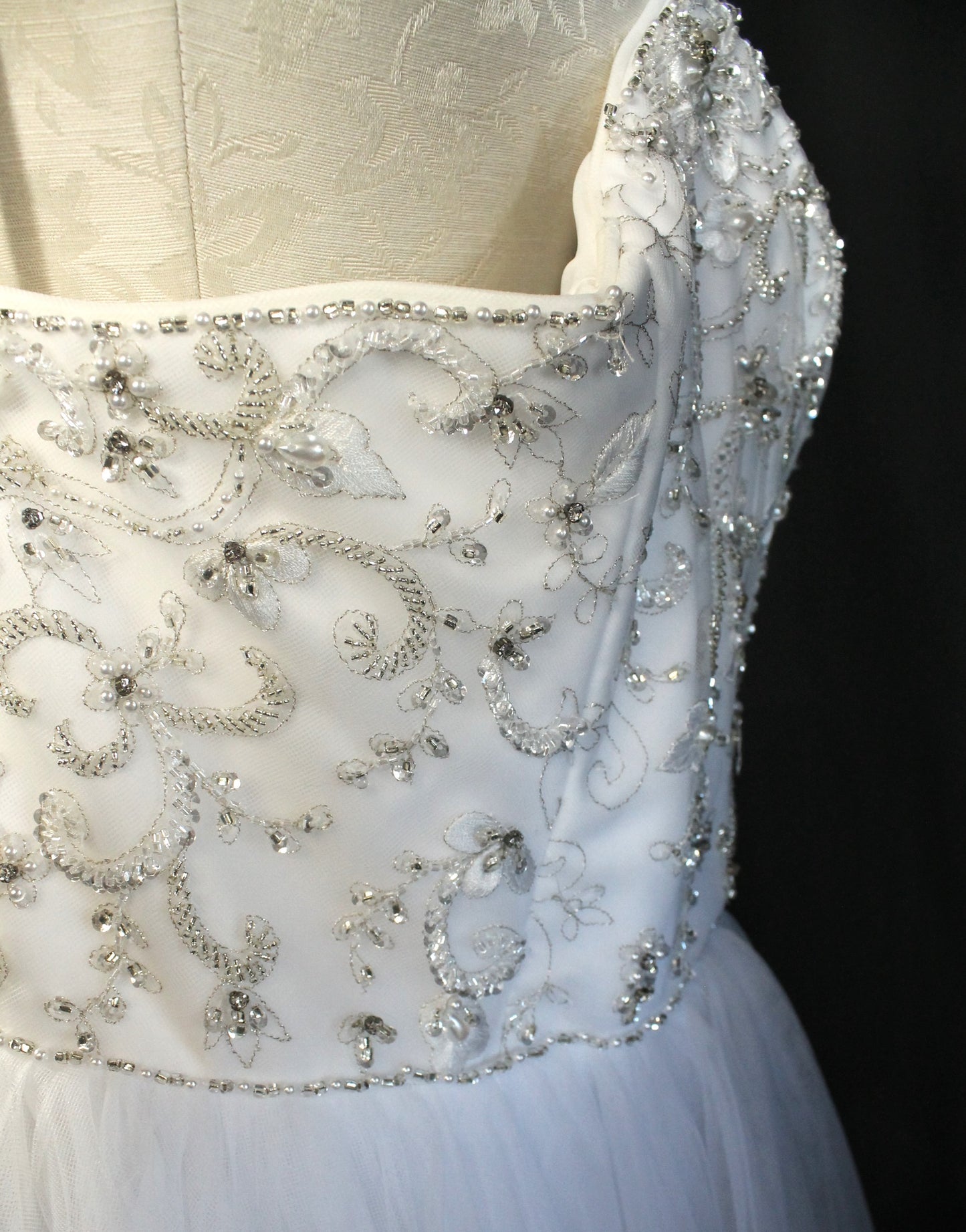 Elegant Alfred Angelo Wedding Dress – Size 22W, Beaded Bodice & Tulle Skirt