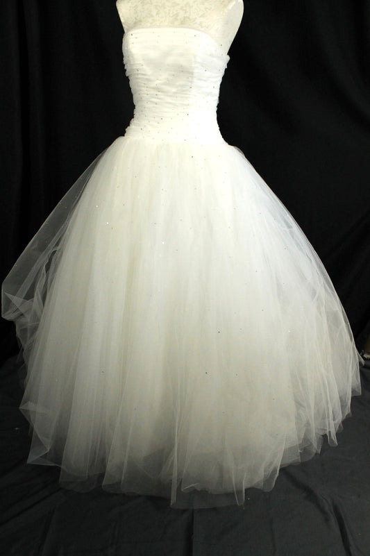 Gorgeous MORI LEE Ivory Tulle Bridal Gown - Ruched Bodice, Full Skirt (Size 6/8)