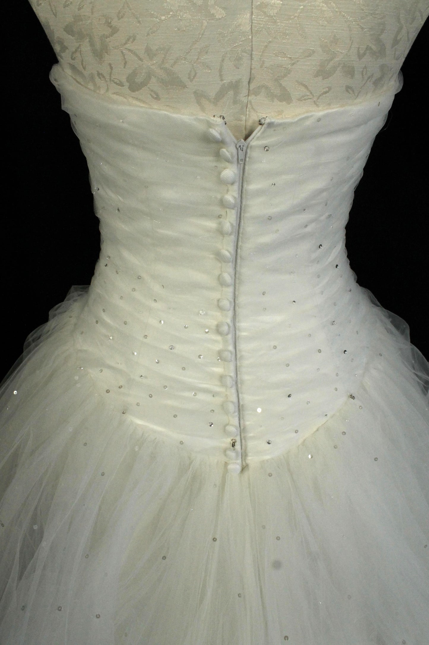 Gorgeous MORI LEE Ivory Tulle Bridal Gown - Ruched Bodice, Full Skirt (Size 6/8)
