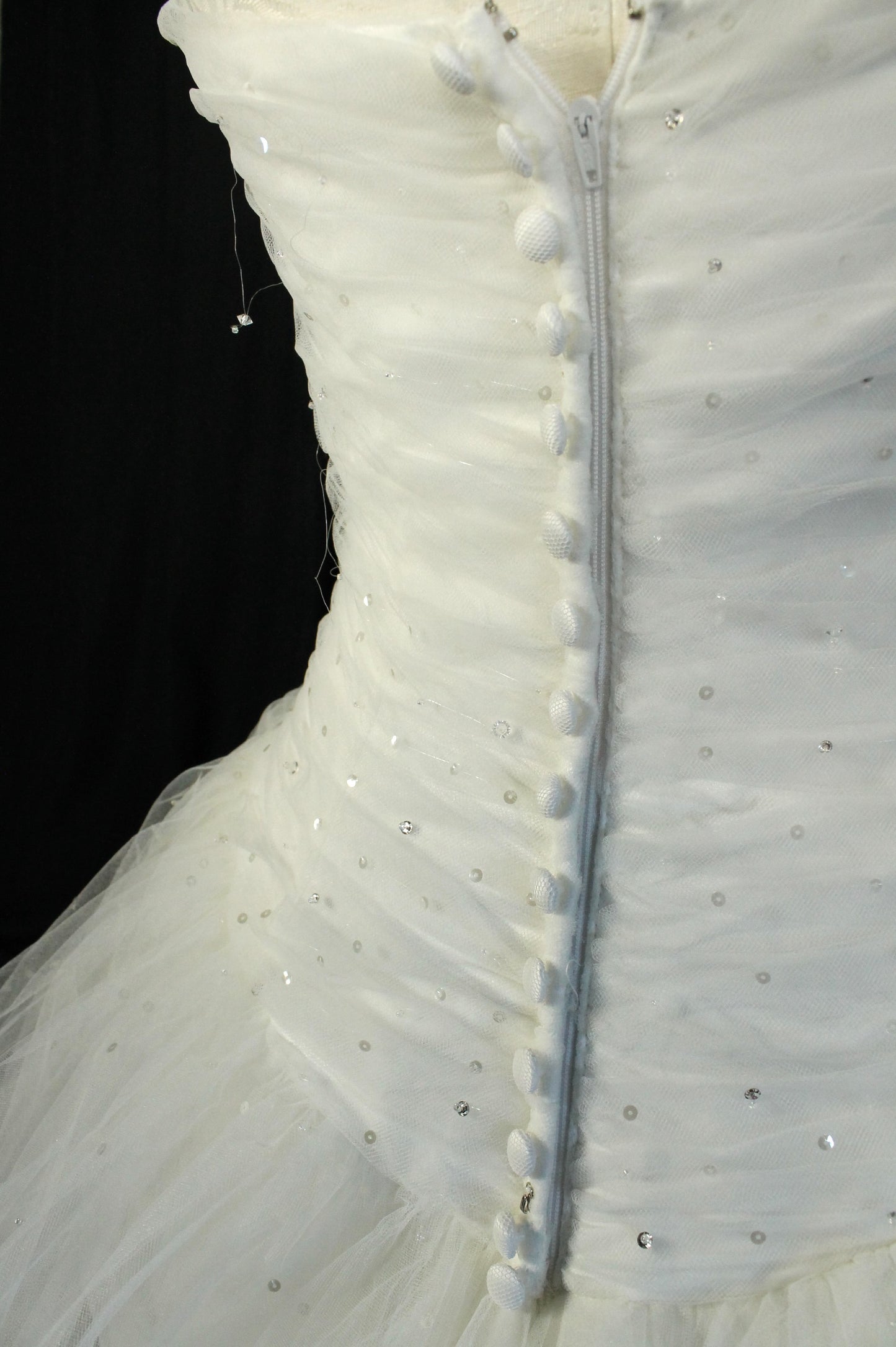 Gorgeous MORI LEE Ivory Tulle Bridal Gown - Ruched Bodice, Full Skirt (Size 6/8)