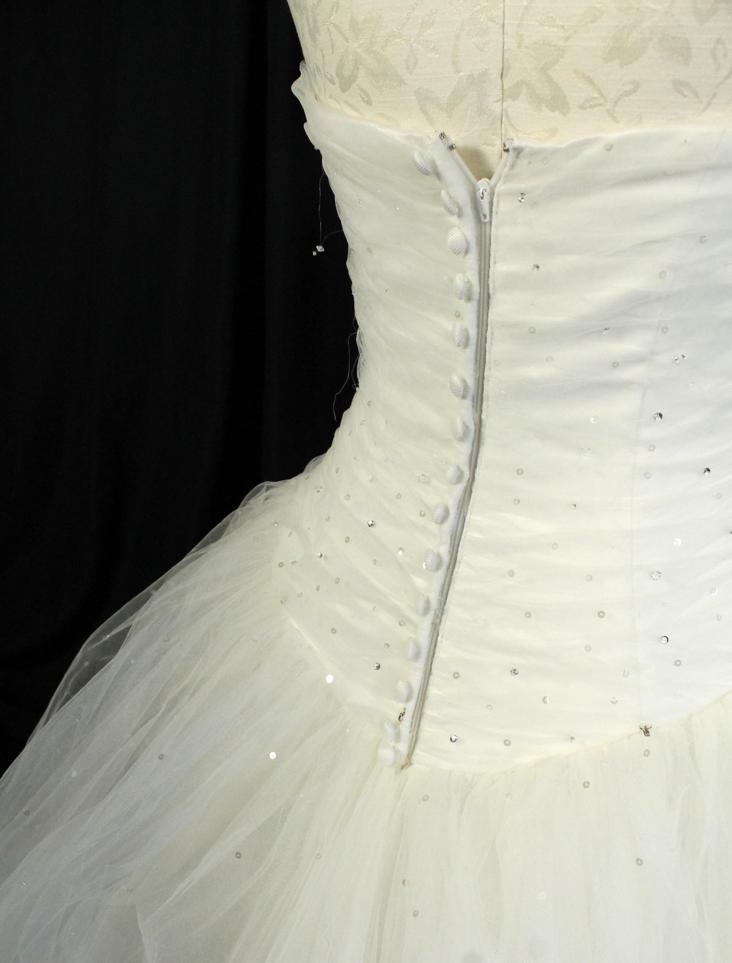 Gorgeous MORI LEE Ivory Tulle Bridal Gown - Ruched Bodice, Full Skirt (Size 6/8)