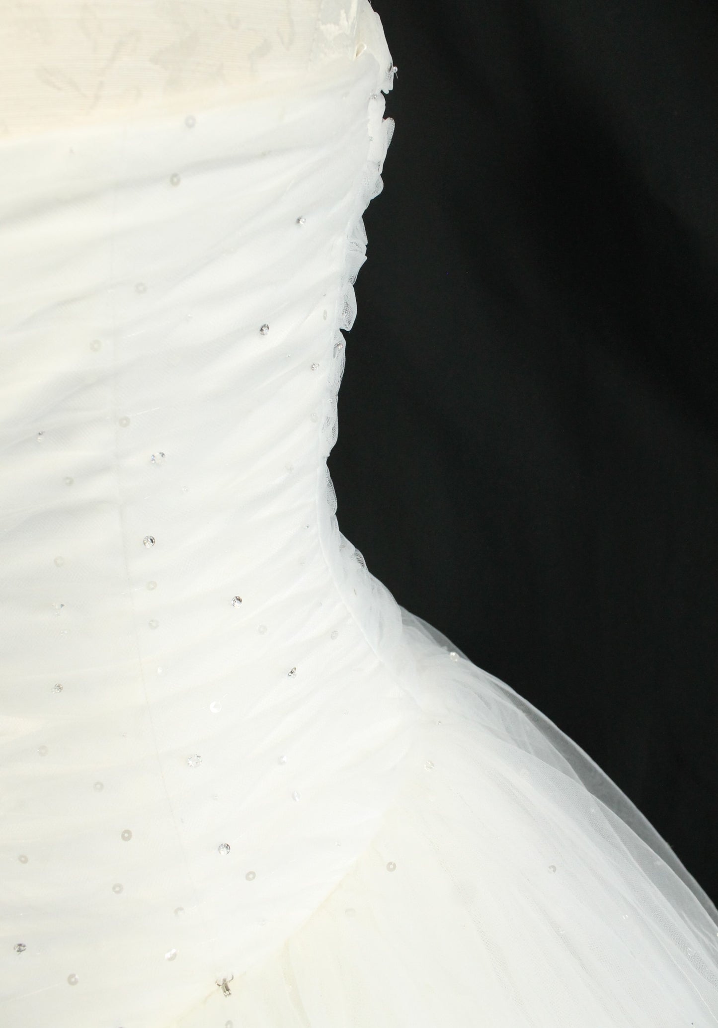 Gorgeous MORI LEE Ivory Tulle Bridal Gown - Ruched Bodice, Full Skirt (Size 6/8)