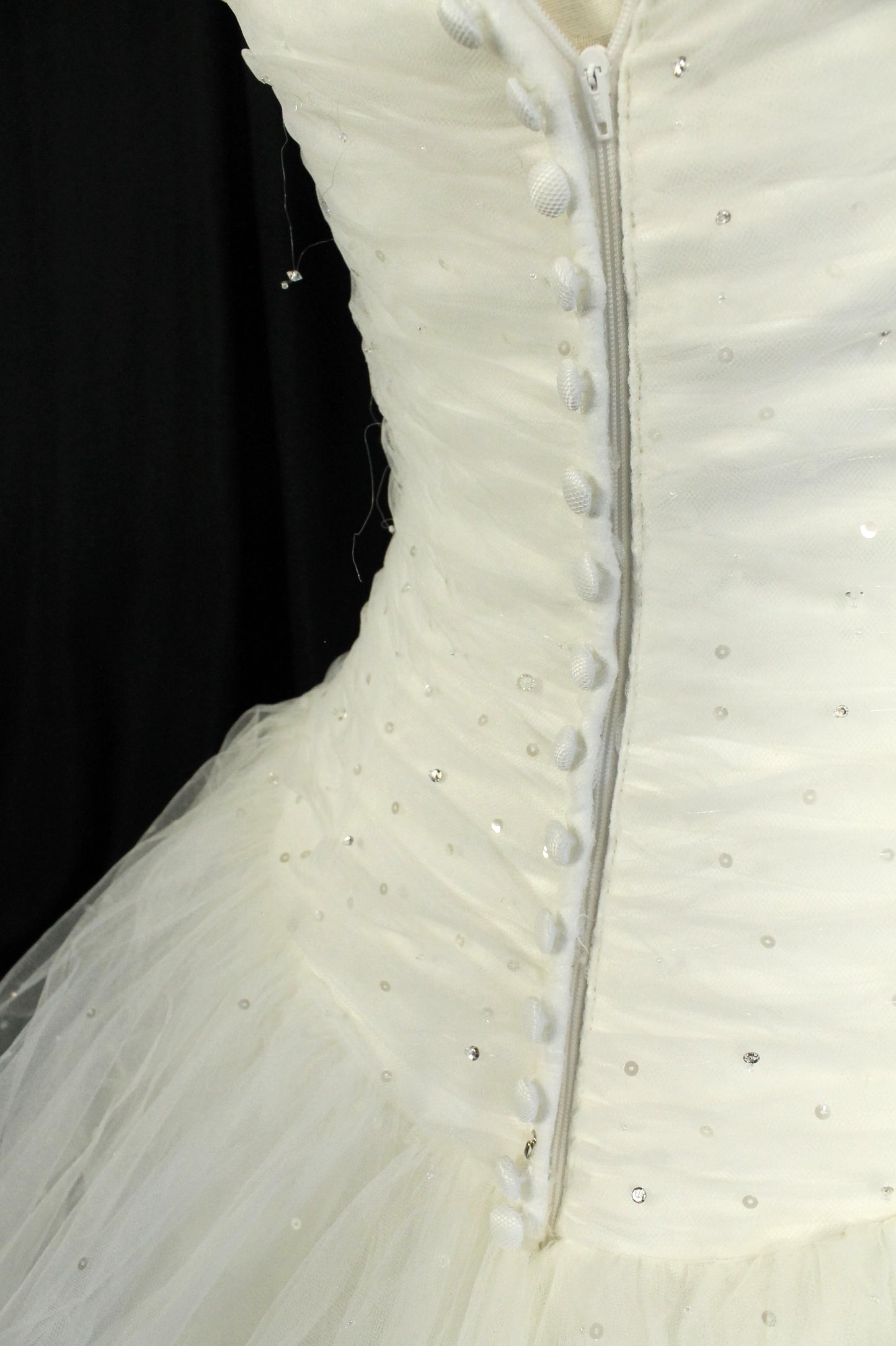 Gorgeous MORI LEE Ivory Tulle Bridal Gown - Ruched Bodice, Full Skirt (Size 6/8)