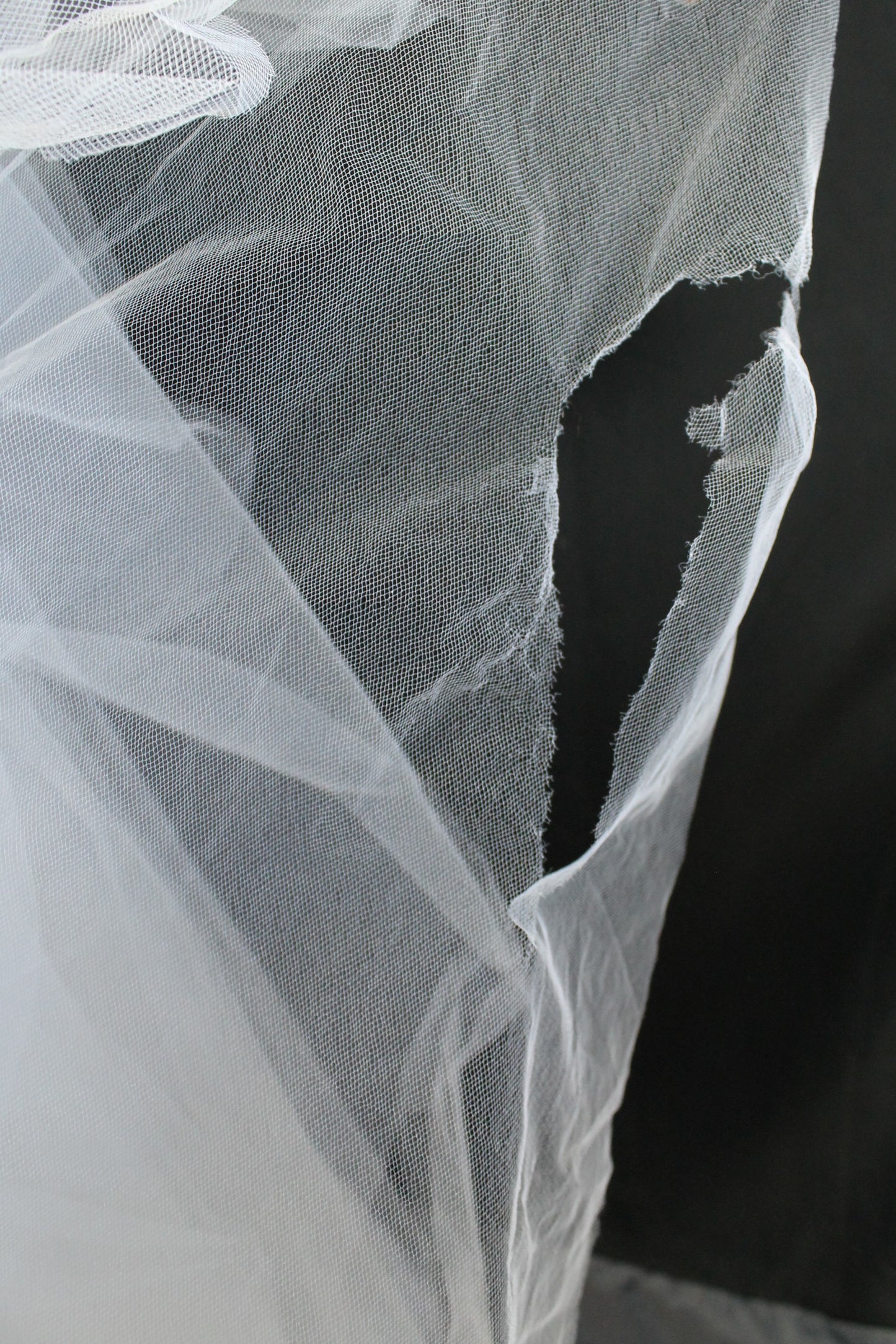 Gorgeous MORI LEE Ivory Tulle Bridal Gown - Ruched Bodice, Full Skirt (Size 6/8)