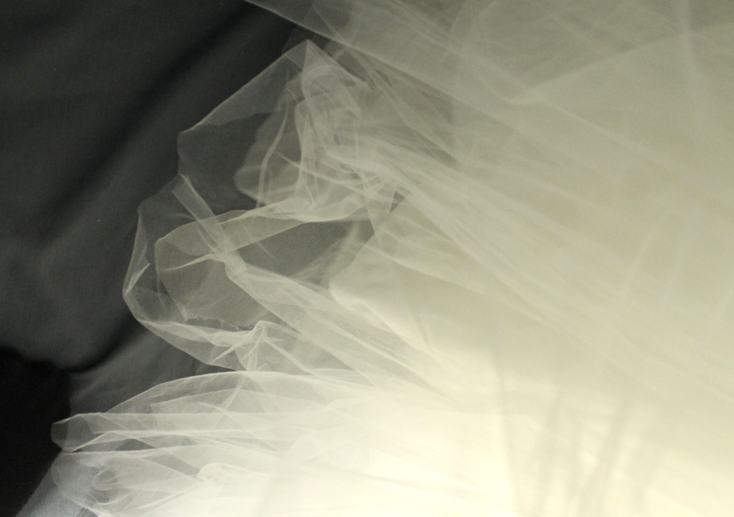 Gorgeous MORI LEE Ivory Tulle Bridal Gown - Ruched Bodice, Full Skirt (Size 6/8)