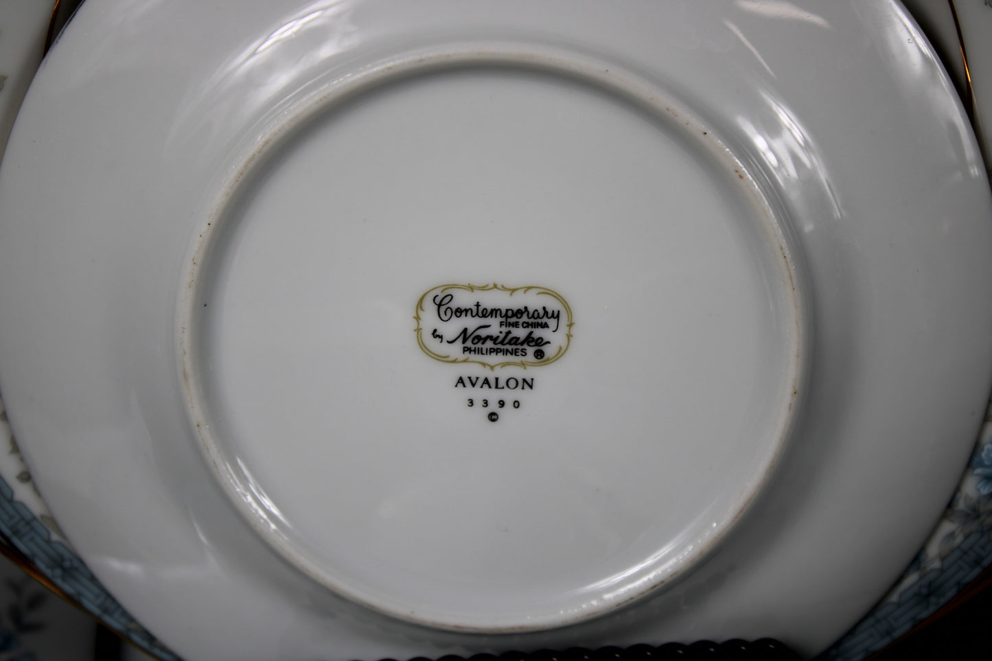 Noritake Avalon 3390 Contemporary Fine China 46-Piece Discontinued Set