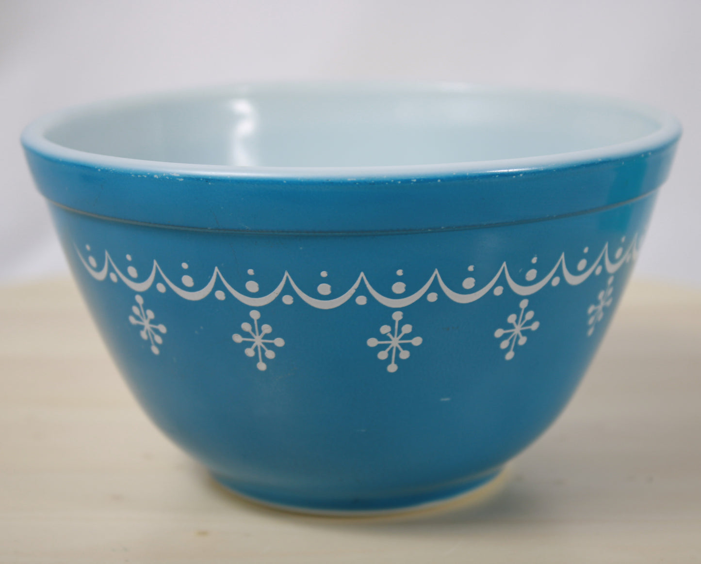 Vintage Pyrex Snowflake Blue Mixing Bowl Set (Models 401 & 402)