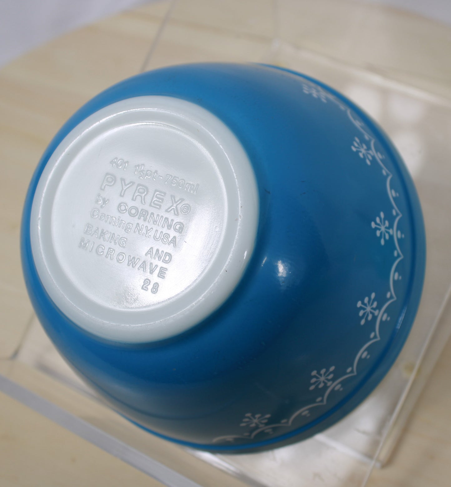 Vintage Pyrex Snowflake Blue Mixing Bowl Set (Models 401 & 402)
