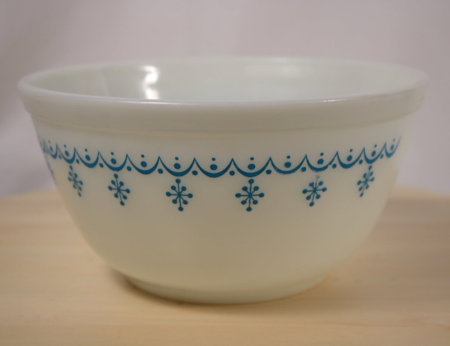 Vintage Pyrex Snowflake Blue Mixing Bowl Set (Models 401 & 402)