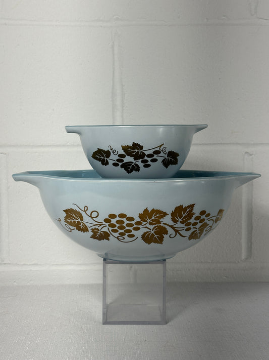 Pyrex Golden Grapes Pattern Chip and Dip Set