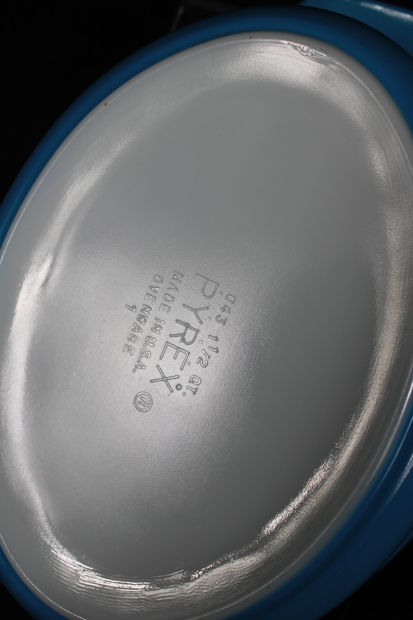 Vintage Pyrex Snowflake Blue 1.5 Quart Oval Casserole Dish with Lid