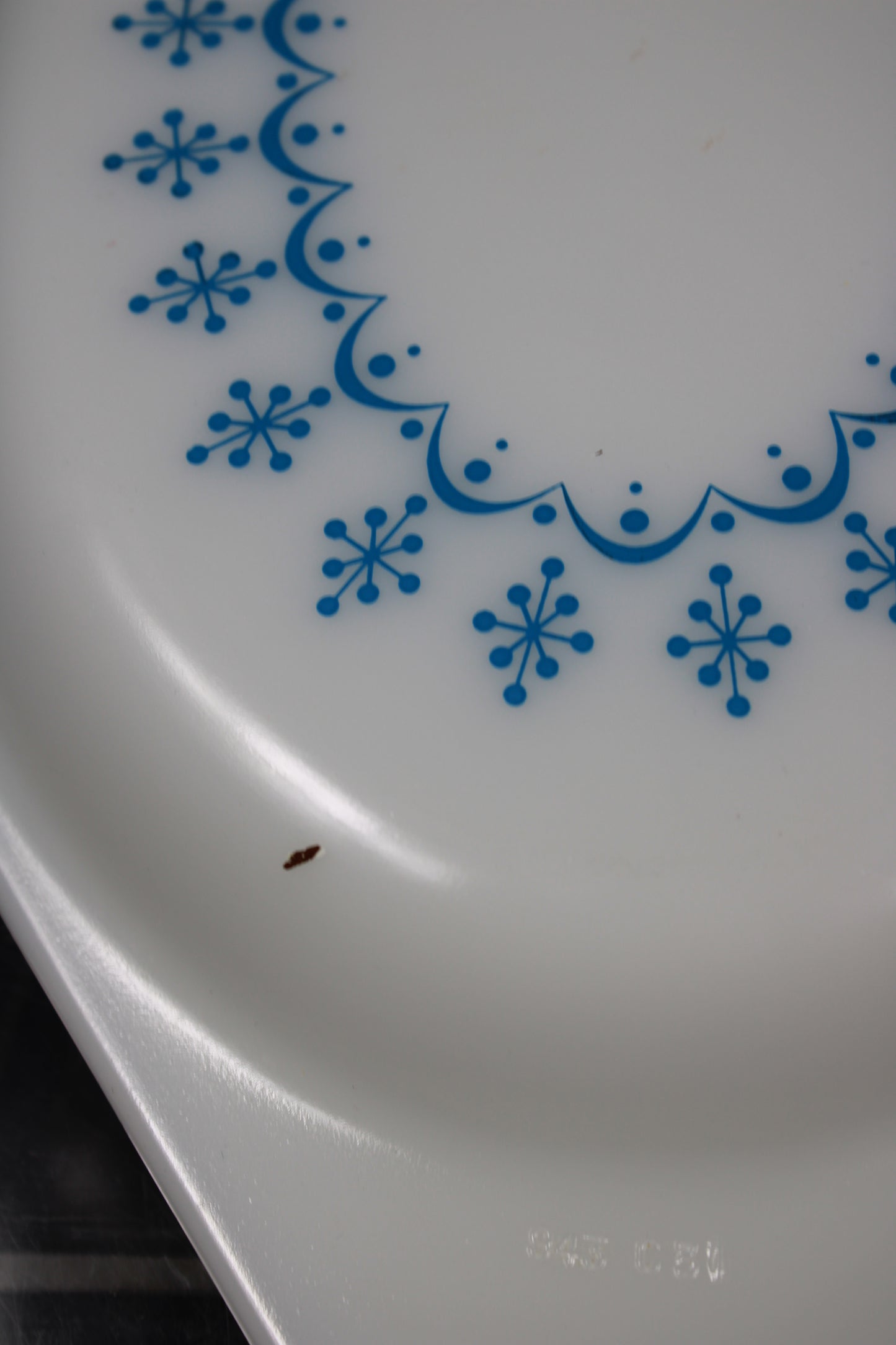 Vintage Pyrex Snowflake Blue 1.5 Quart Oval Casserole Dish with Lid