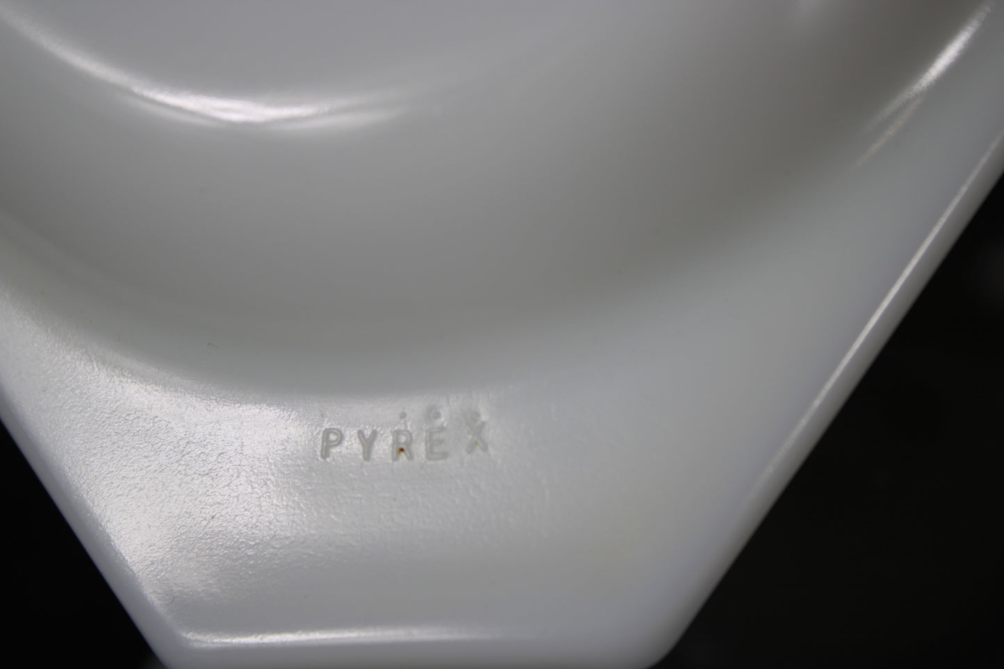 Vintage Pyrex Spring Blossom Green 1.5 Quart Oval Casserole with Lid