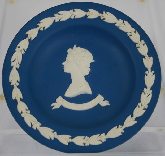 Royal Commemorative: Wedgwood Blue Jasperware 1977 Silver Jubilee Plate