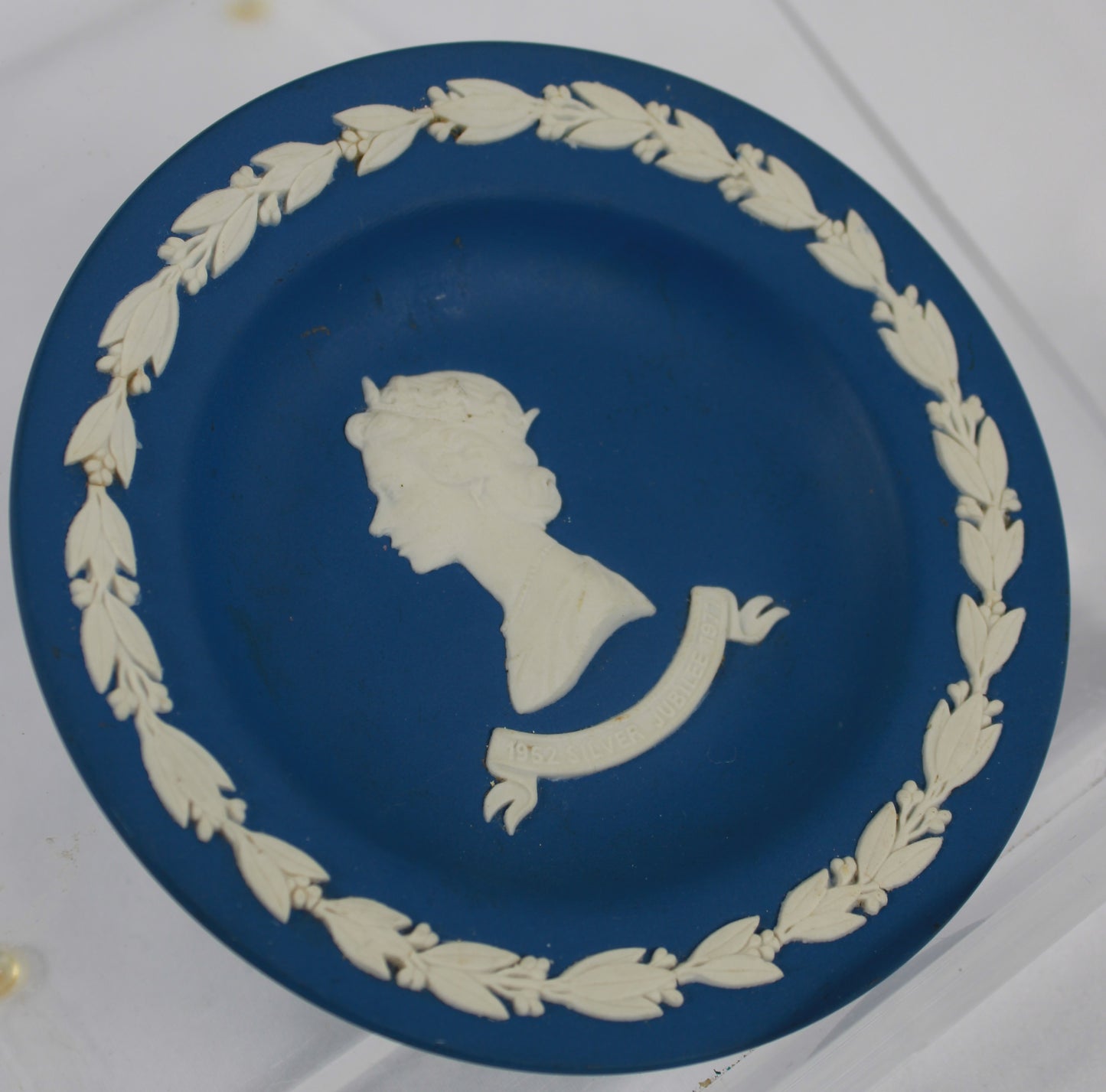 Royal Commemorative: Wedgwood Blue Jasperware 1977 Silver Jubilee Plate