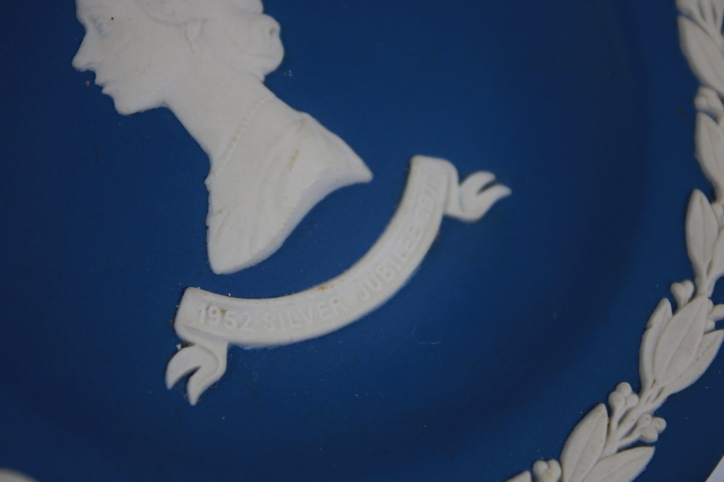 Royal Commemorative: Wedgwood Blue Jasperware 1977 Silver Jubilee Plate