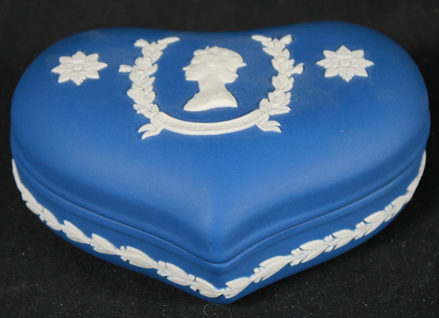 Wedgwood Royal Blue Jasperware Queen Elizabeth II Silver Jubilee Heart Box