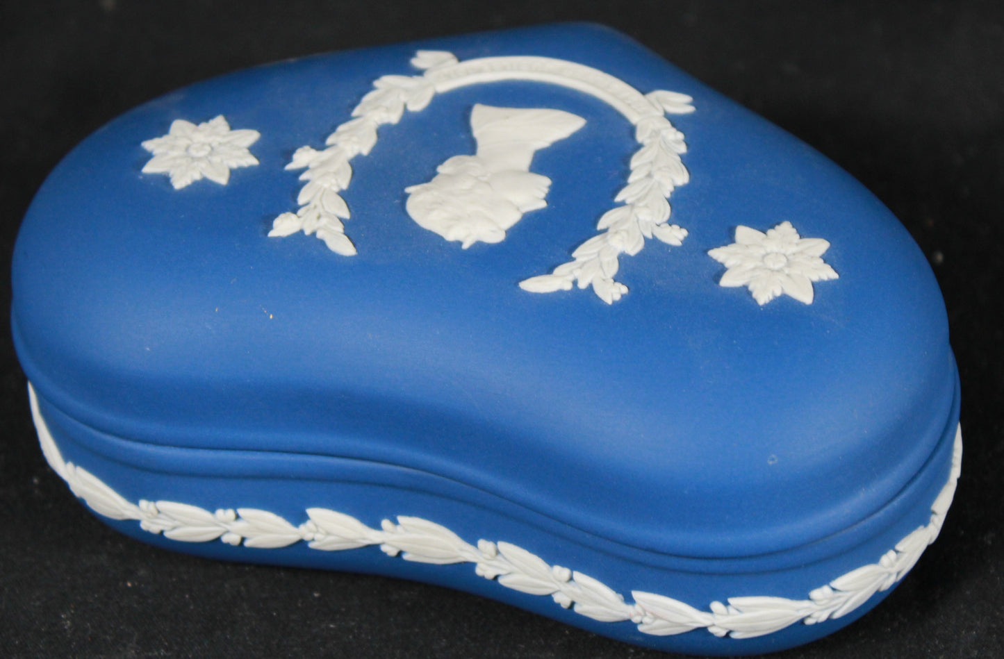 Wedgwood Royal Blue Jasperware Queen Elizabeth II Silver Jubilee Heart Box