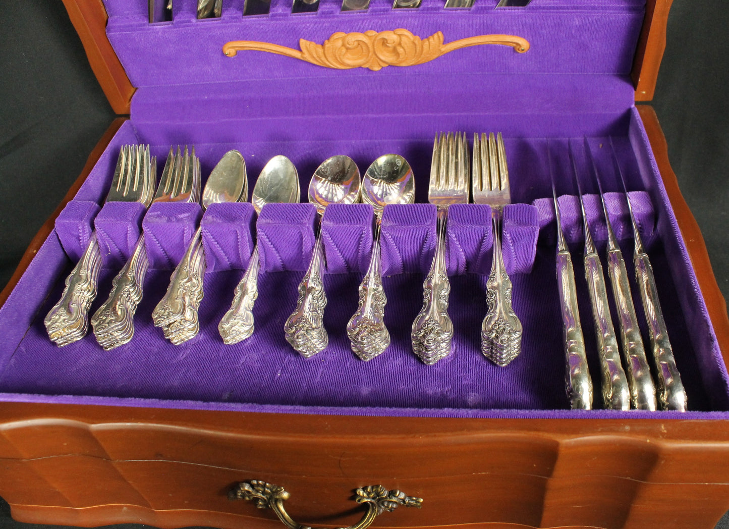 1847 Rogers Bros Orleans Silverware Set