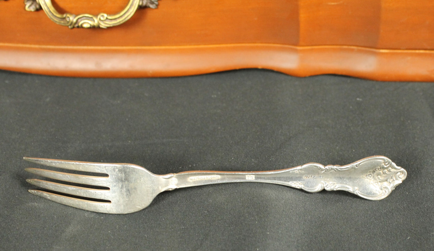1847 Rogers Bros Orleans Silverware Set