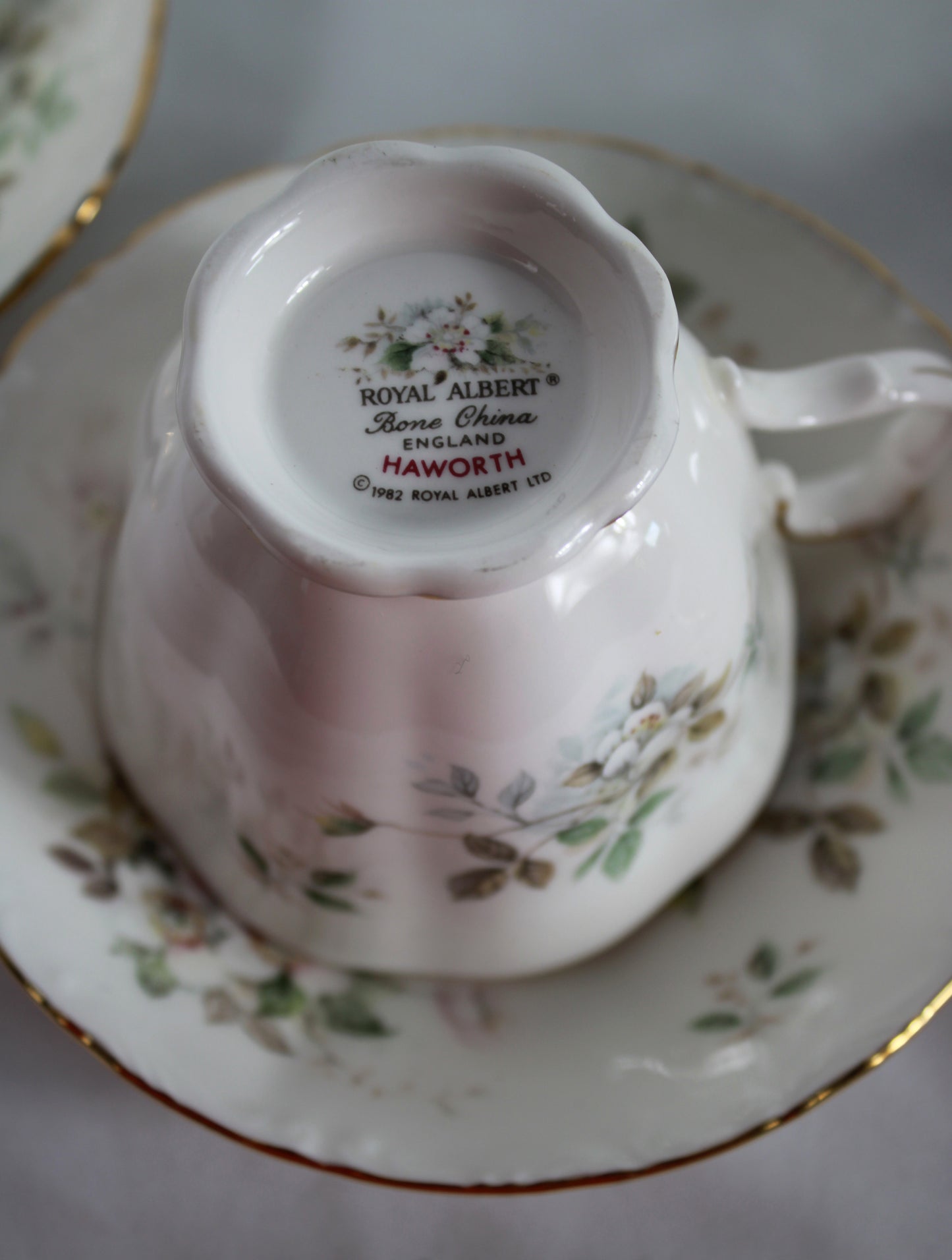 Set of 8 Royal Albert Haworth Bone China Tea Cups and Saucers