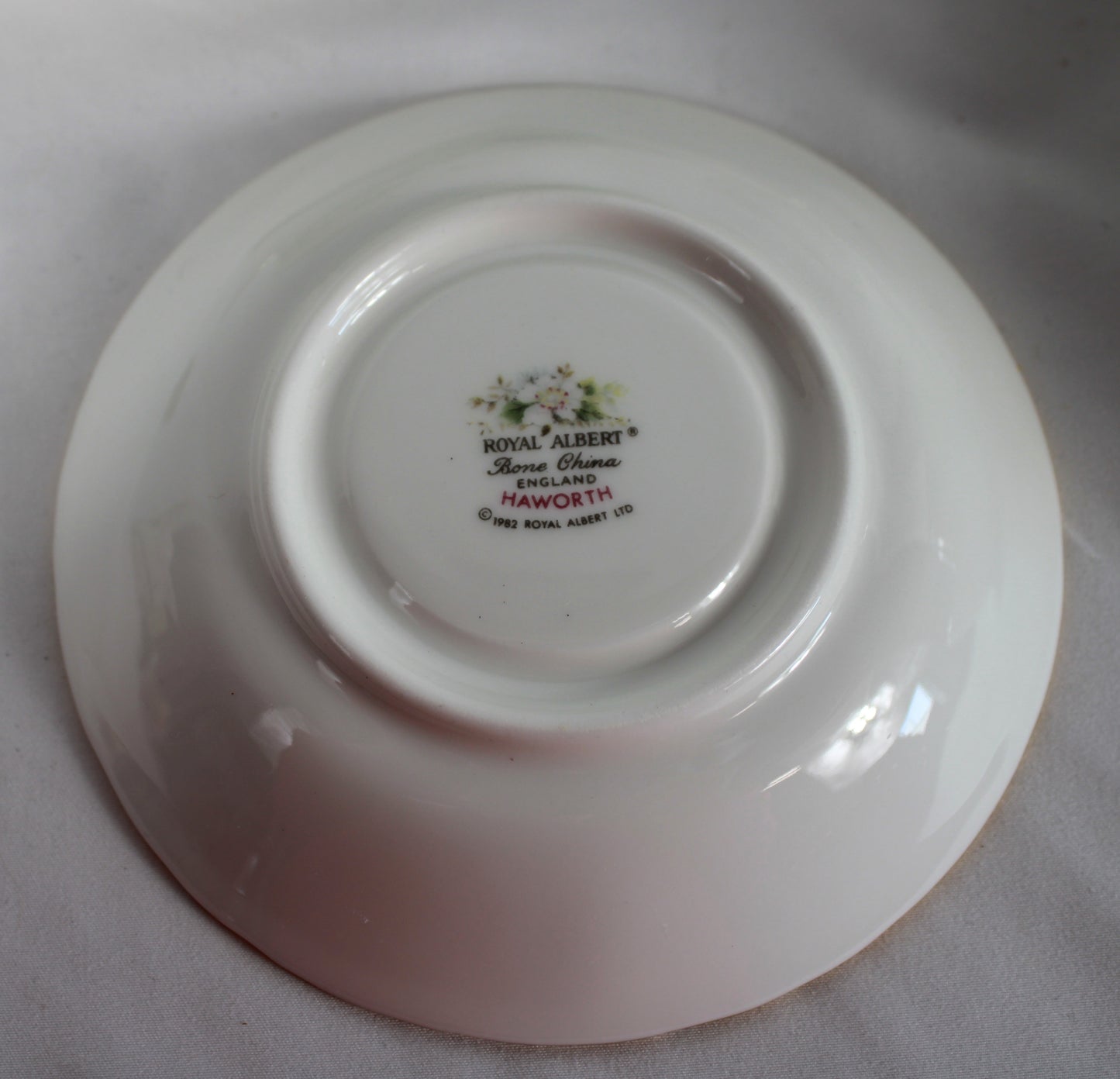 Set of 8 Royal Albert Haworth Bone China Tea Cups and Saucers