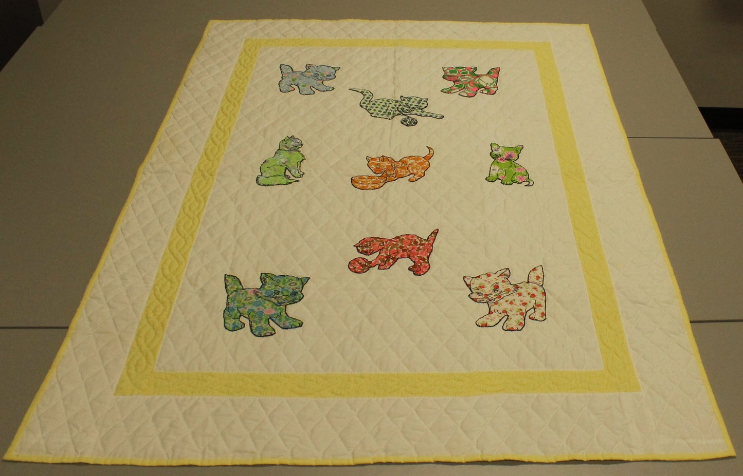 Vintage Appliqué Kitty Cat Crib Quilt/Play Mat (Yellow & Floral Prints)