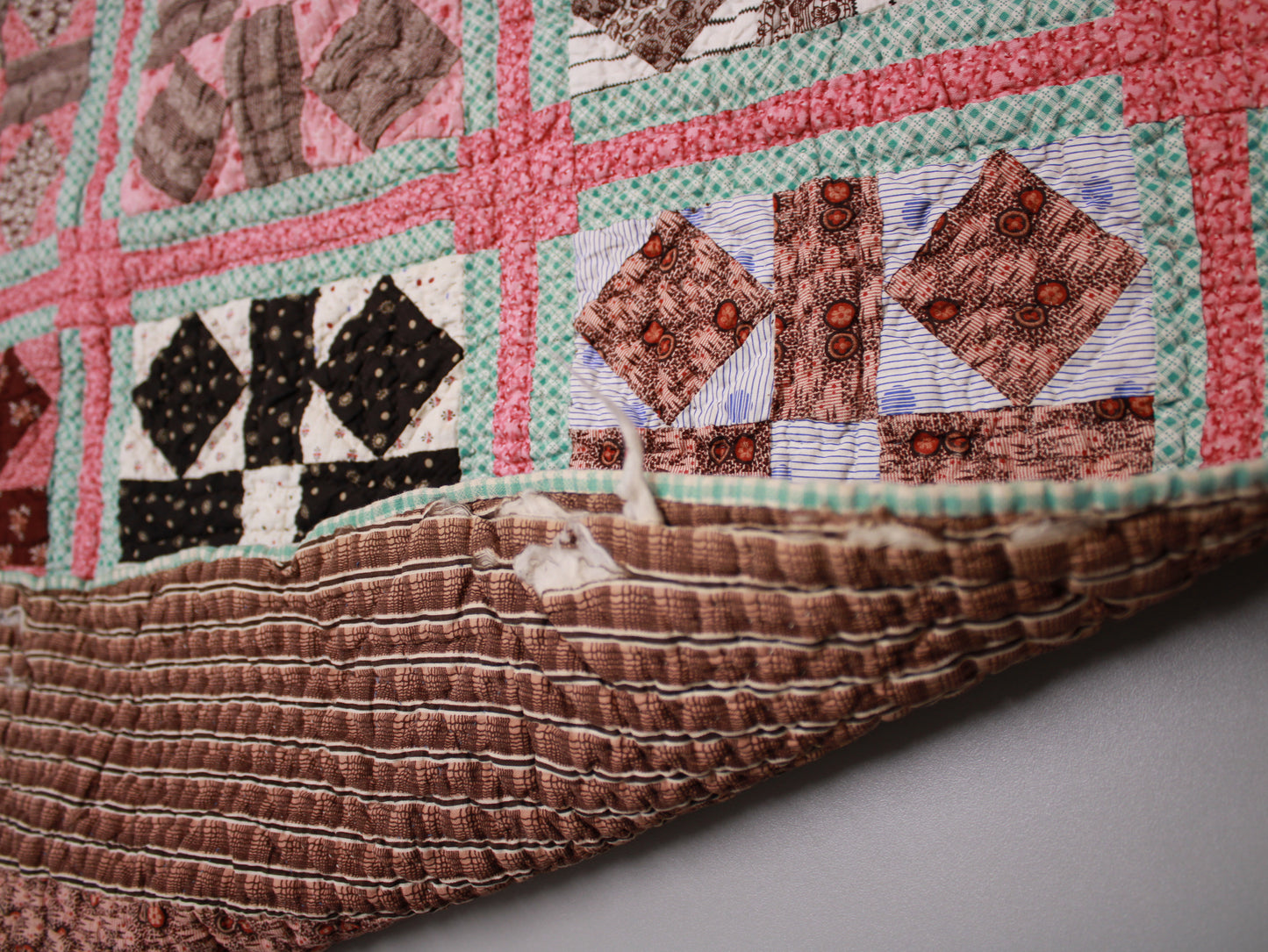 Late 19th Century Geometric Block Quilt in Pink, white, Green, and Brown Size - Single