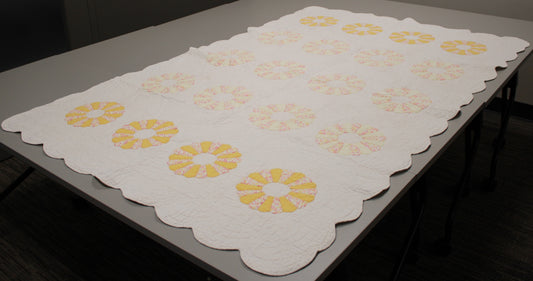 Antique Style Dresden Plate Hand-Quilted Scalloped Cotton Quilt Size - Single