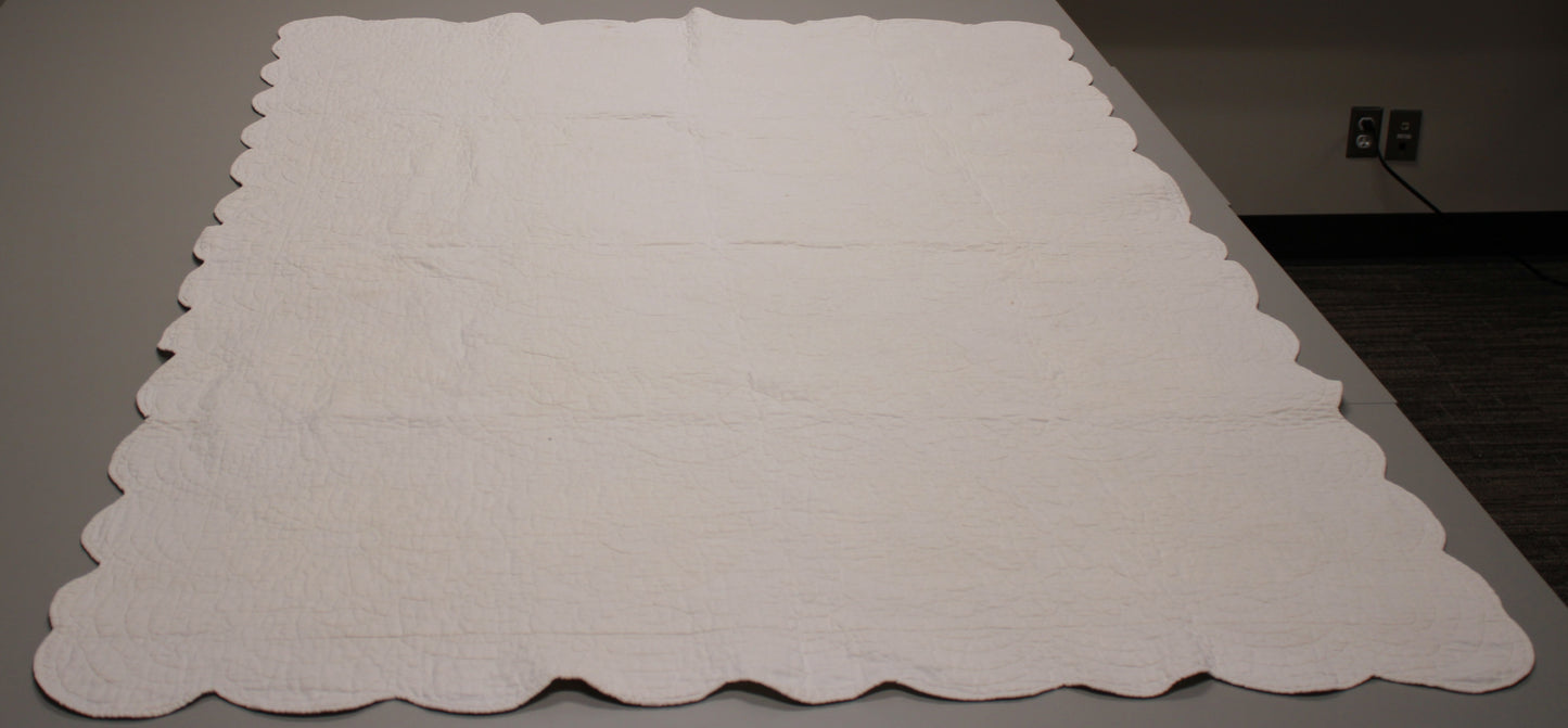 Antique Style Dresden Plate Hand-Quilted Scalloped Cotton Quilt Size - Single