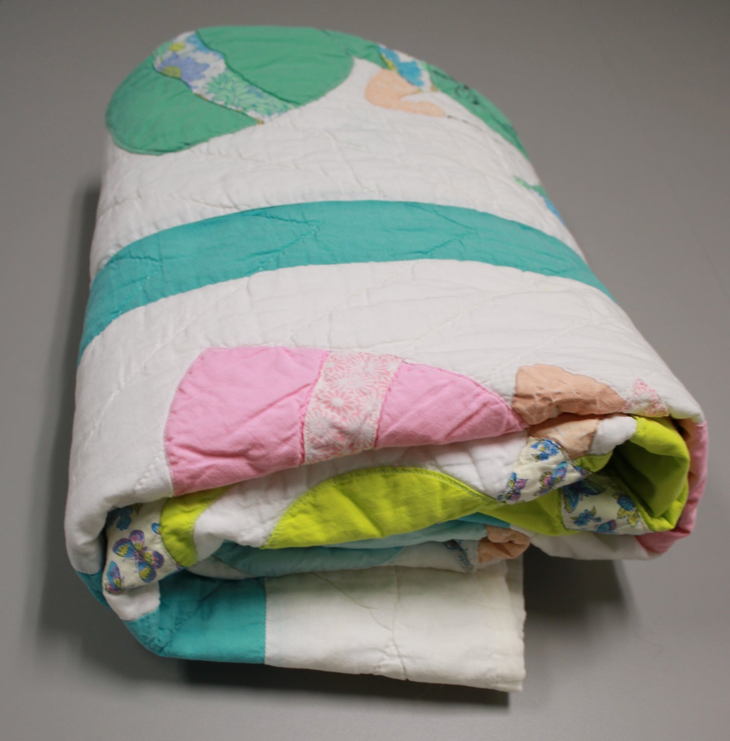 Vintage Hand-Appliquéd Sunbonnet Sue Single Size Quilt