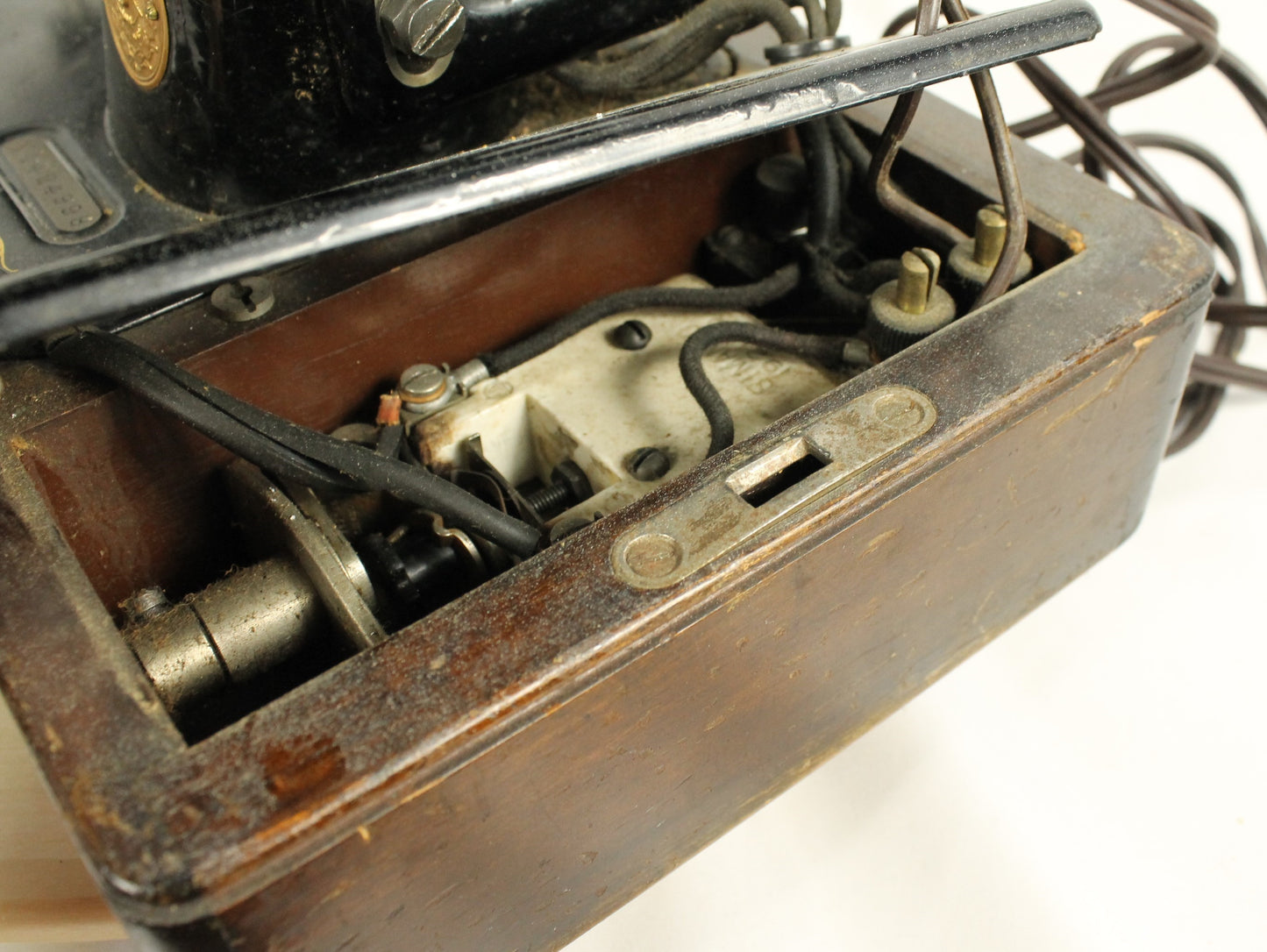 Working 1936 Singer 15-91 "Potted Motor" Sewing Machine with Case - Straight Stitch Workhorse!