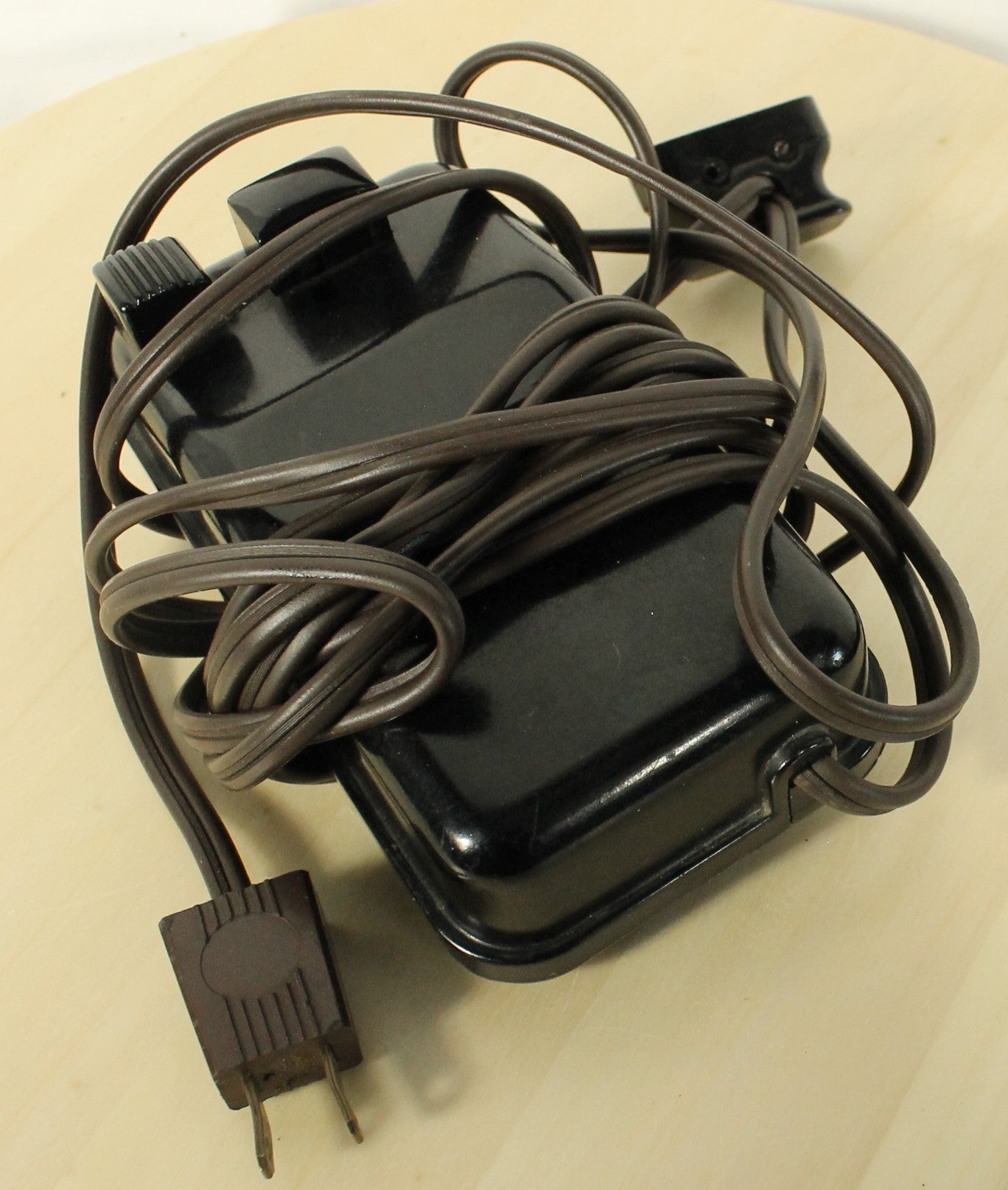 Vintage 1948 Singer Featherweight 221 (S/N EE575605) with Original Case & Huge Accessory Lot