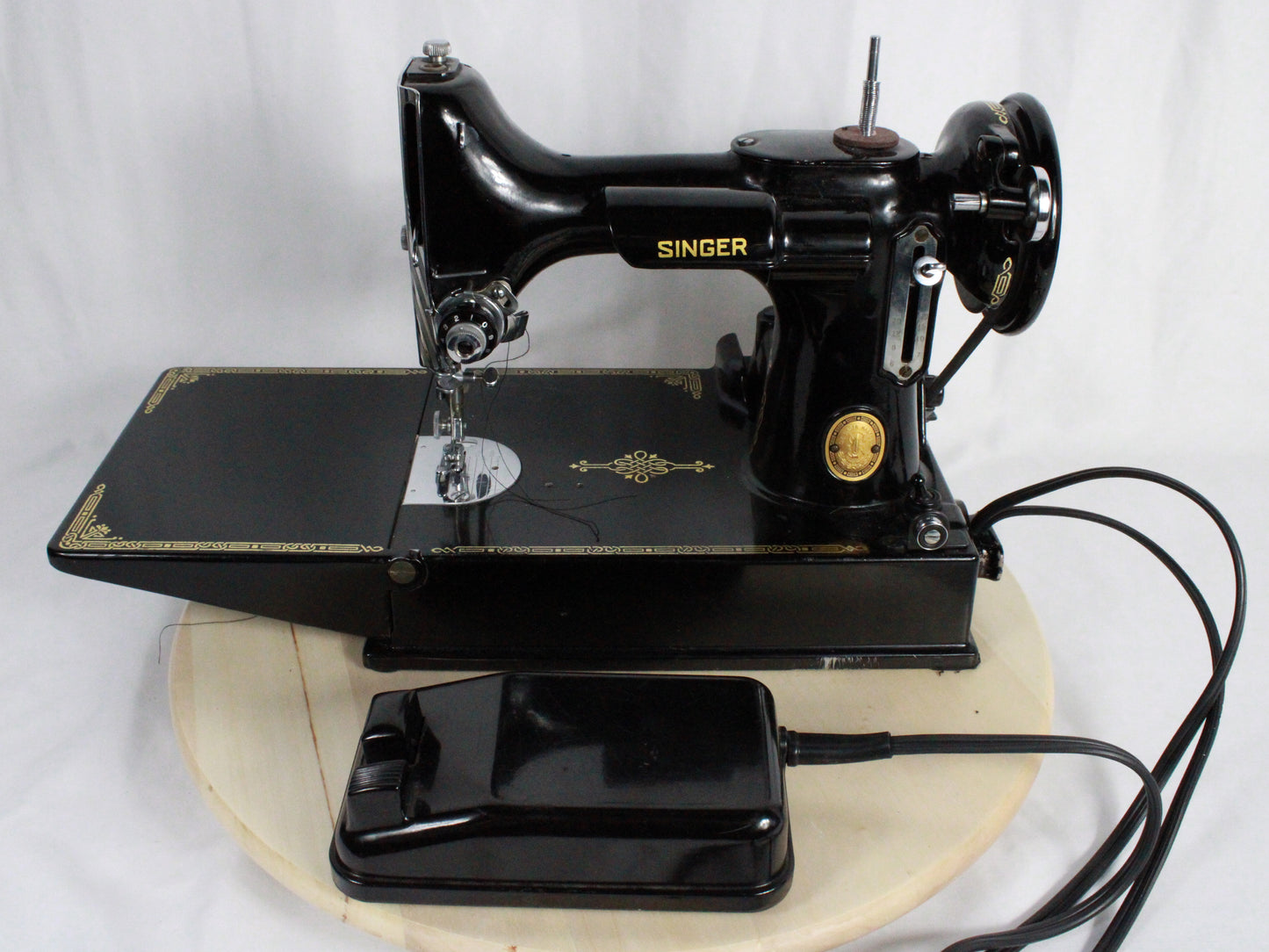 Vintage Singer Featherweight 221 Sewing Machine with Case and Accessories - Serial EH005125