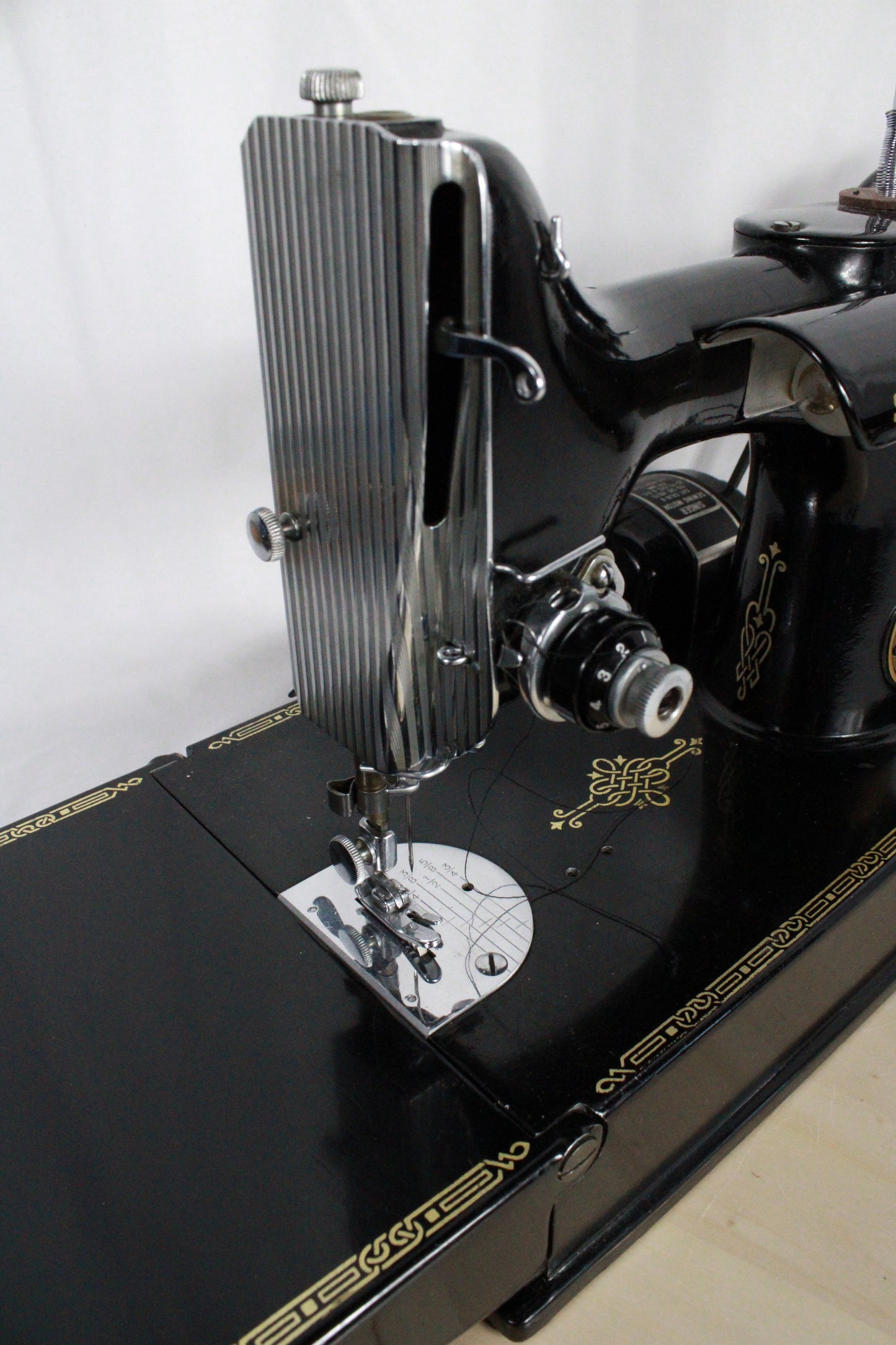Vintage Singer Featherweight 221 Sewing Machine with Case and Accessories - Serial EH005125