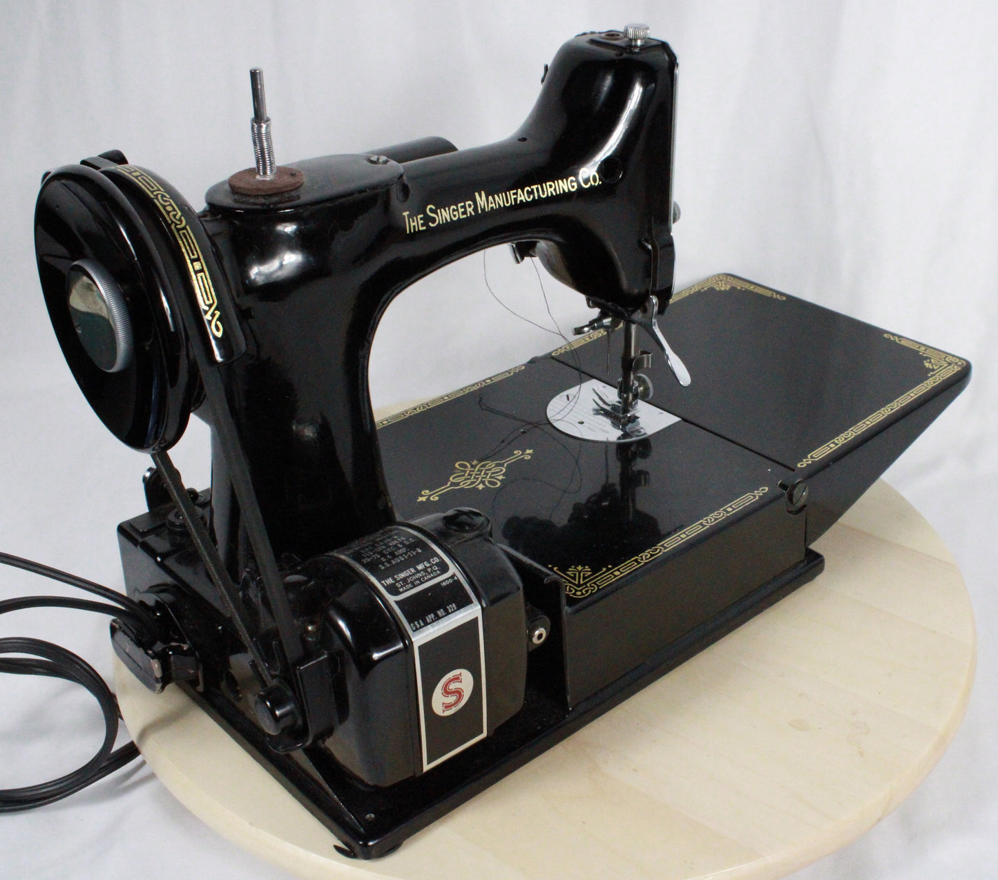 Vintage Singer Featherweight 221 Sewing Machine with Case and Accessories - Serial EH005125