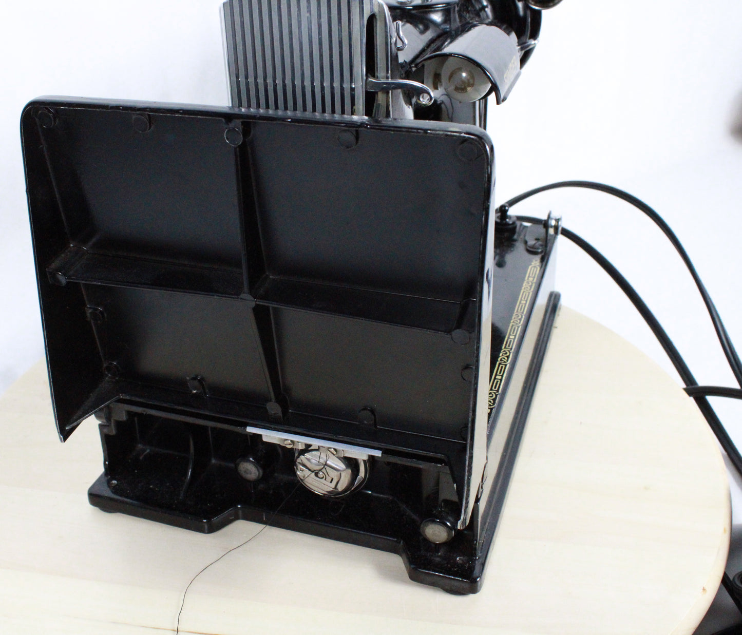 Vintage Singer Featherweight 221 Sewing Machine with Case and Accessories - Serial EH005125