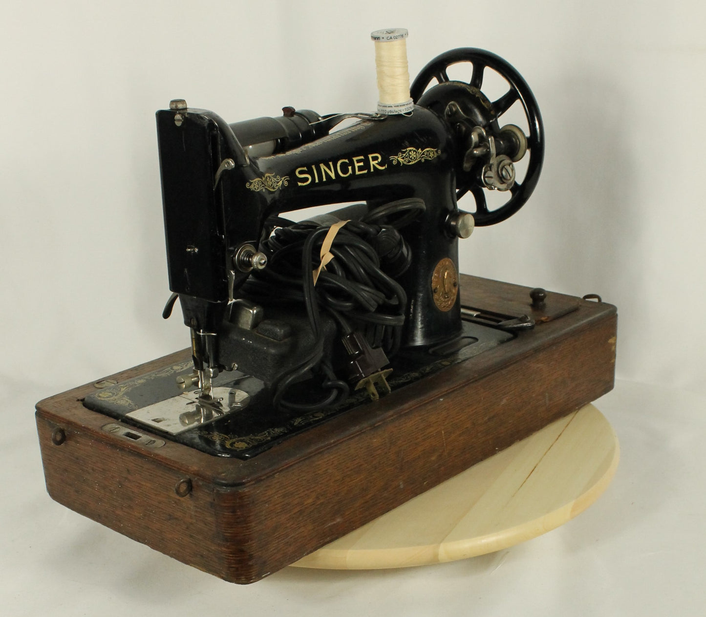 Antique 1917 Singer 66 Sewing Machine with Filigree Decals