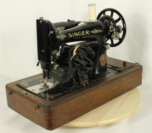 Antique 1917 Singer 66 Sewing Machine with Filigree Decals
