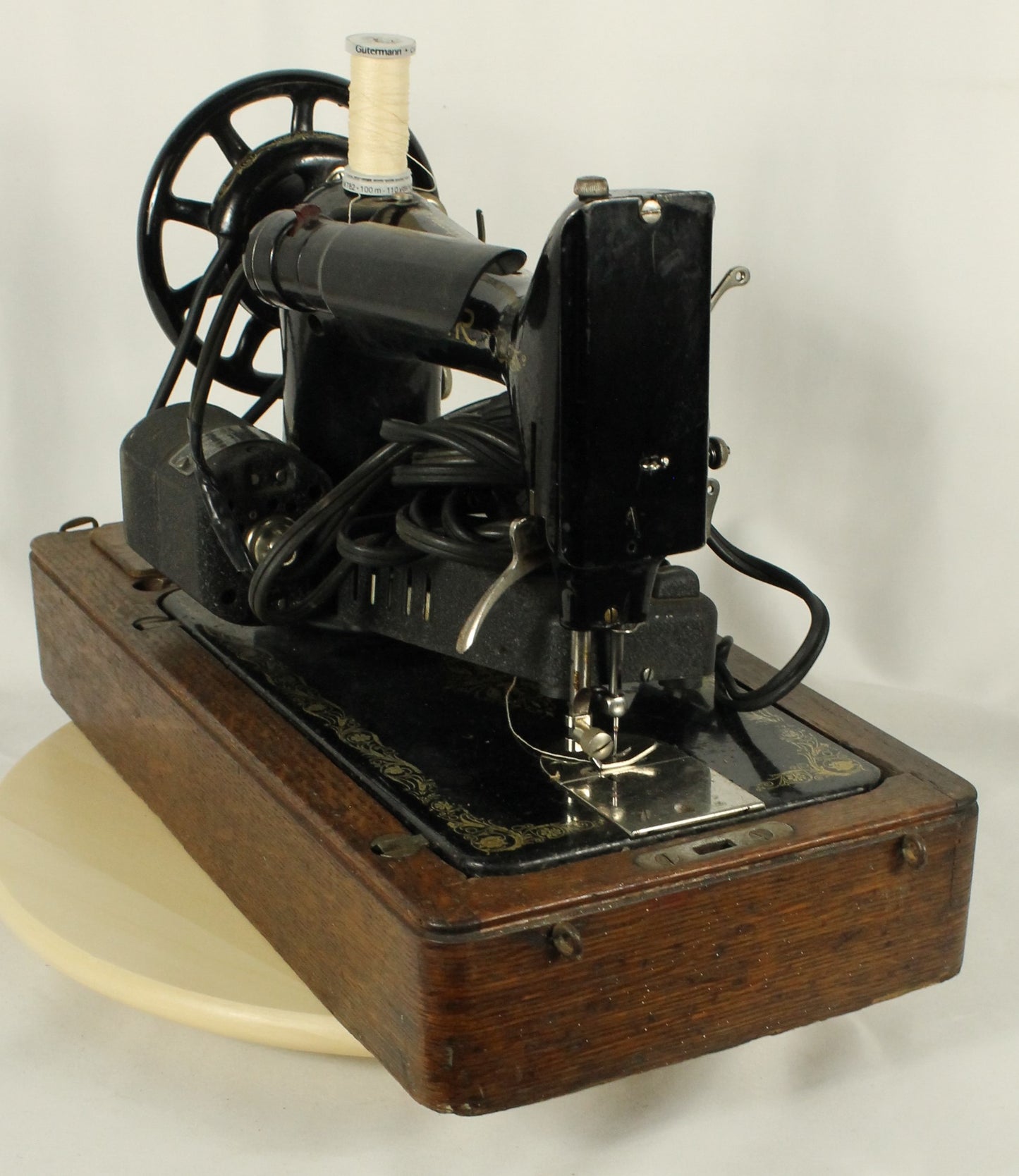 Antique 1917 Singer 66 Sewing Machine with Filigree Decals