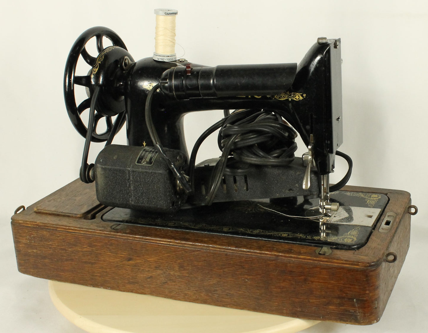 Antique 1917 Singer 66 Sewing Machine with Filigree Decals