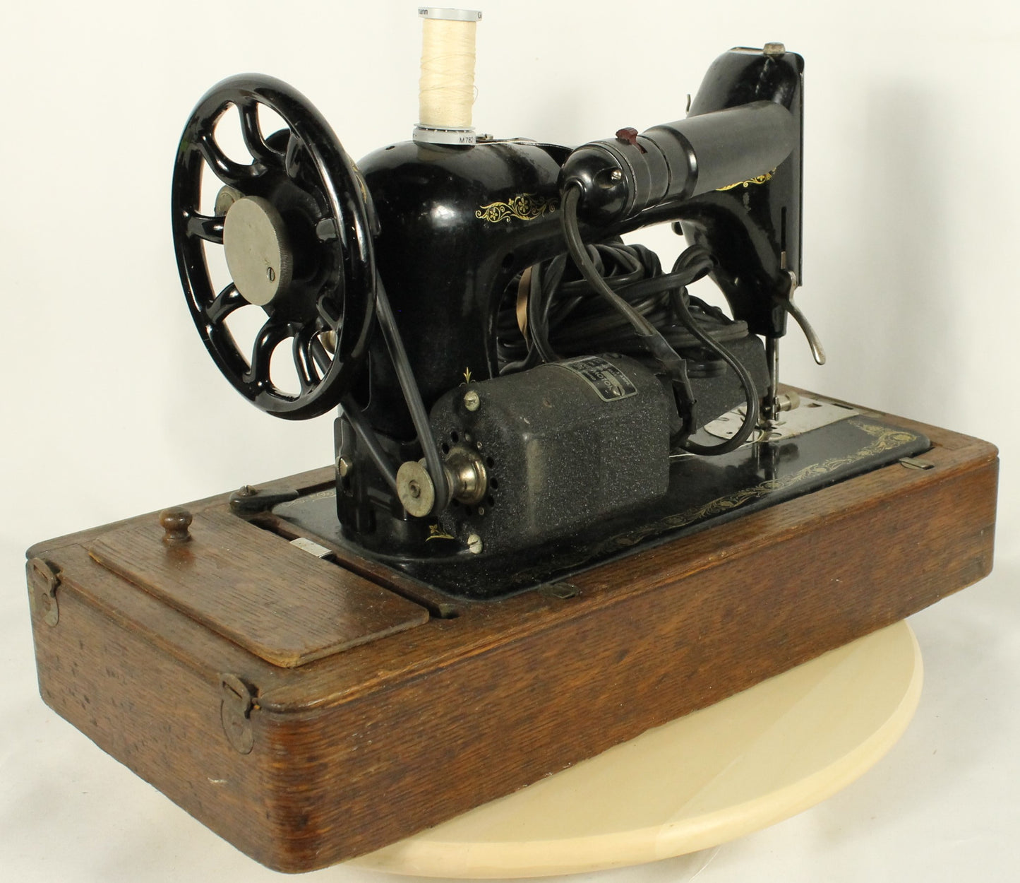 Antique 1917 Singer 66 Sewing Machine with Filigree Decals