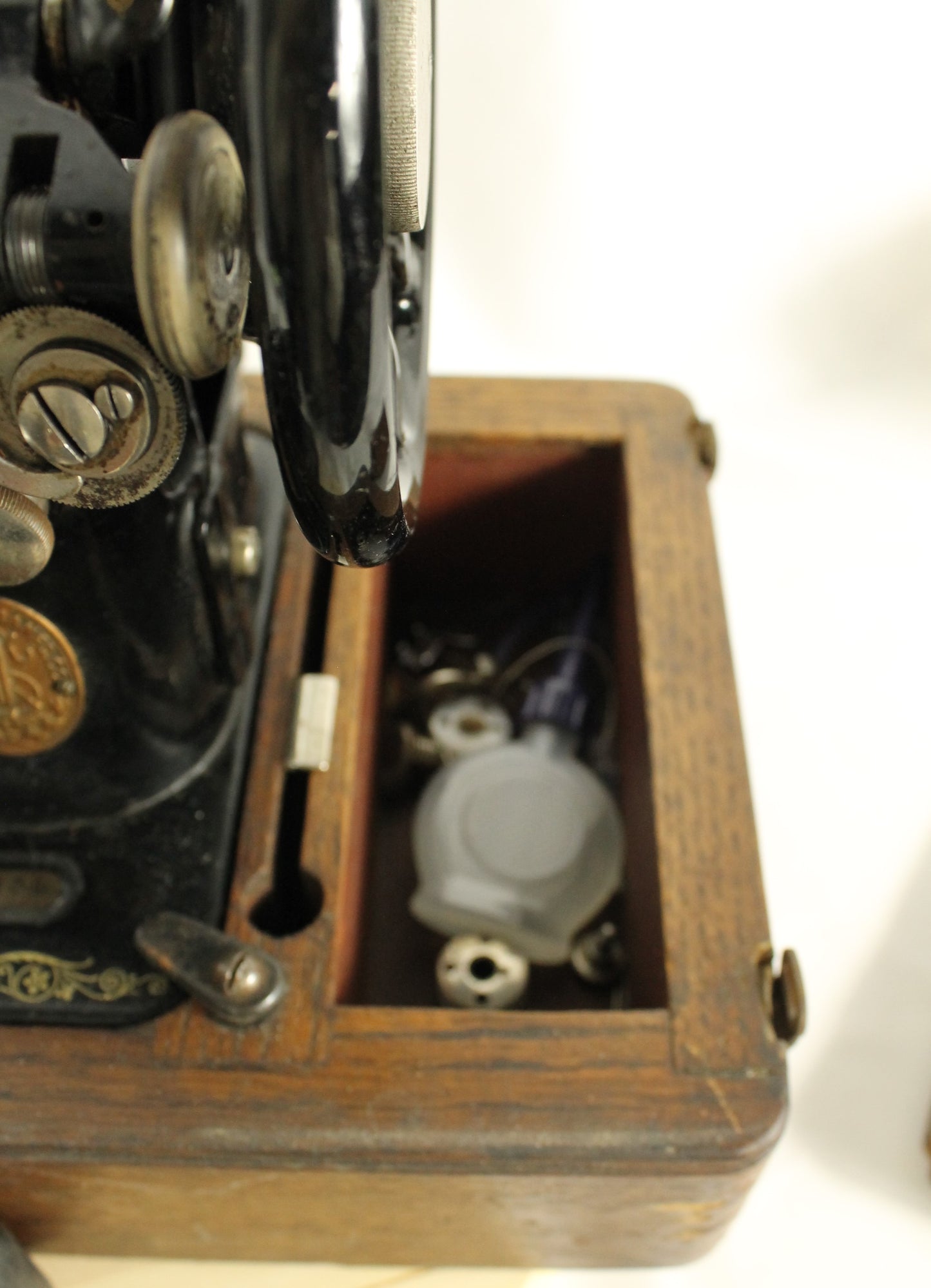 Antique 1917 Singer 66 Sewing Machine with Filigree Decals